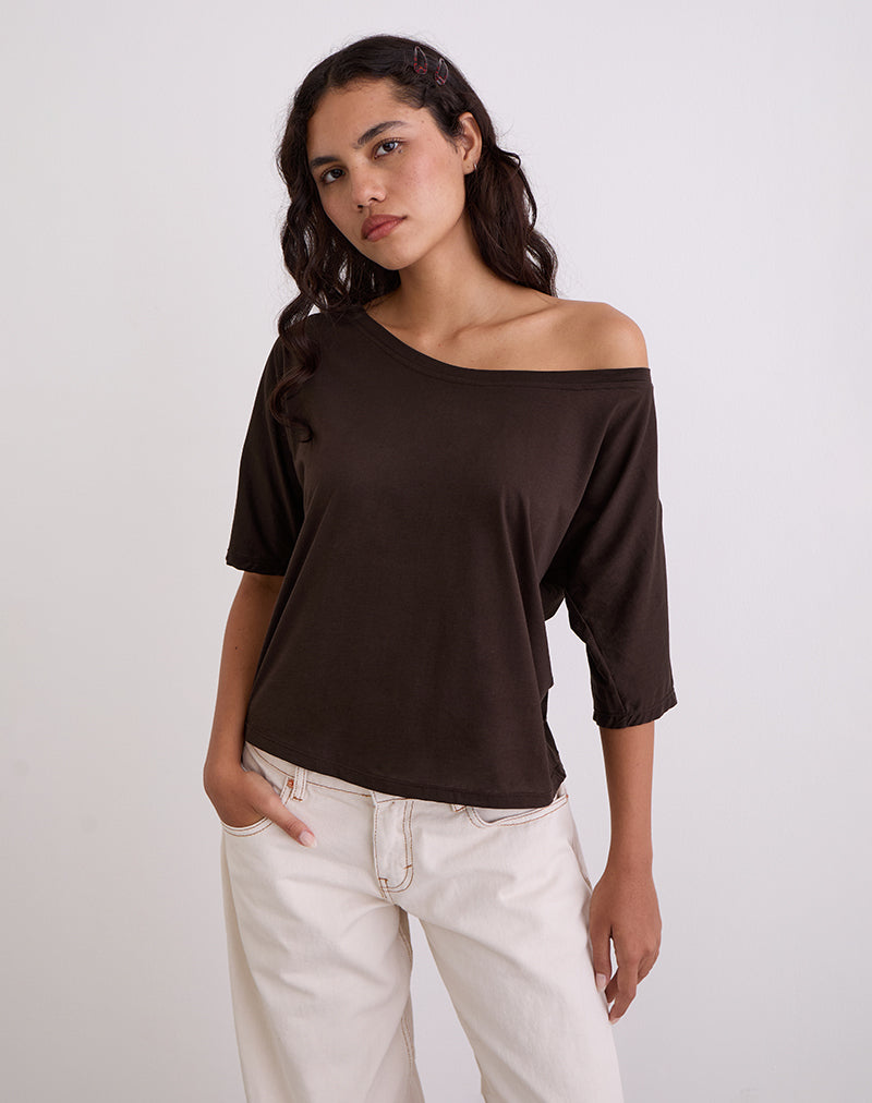 Afbeelding van Daman Off Shoulder Basic Top in Chocoladebruin