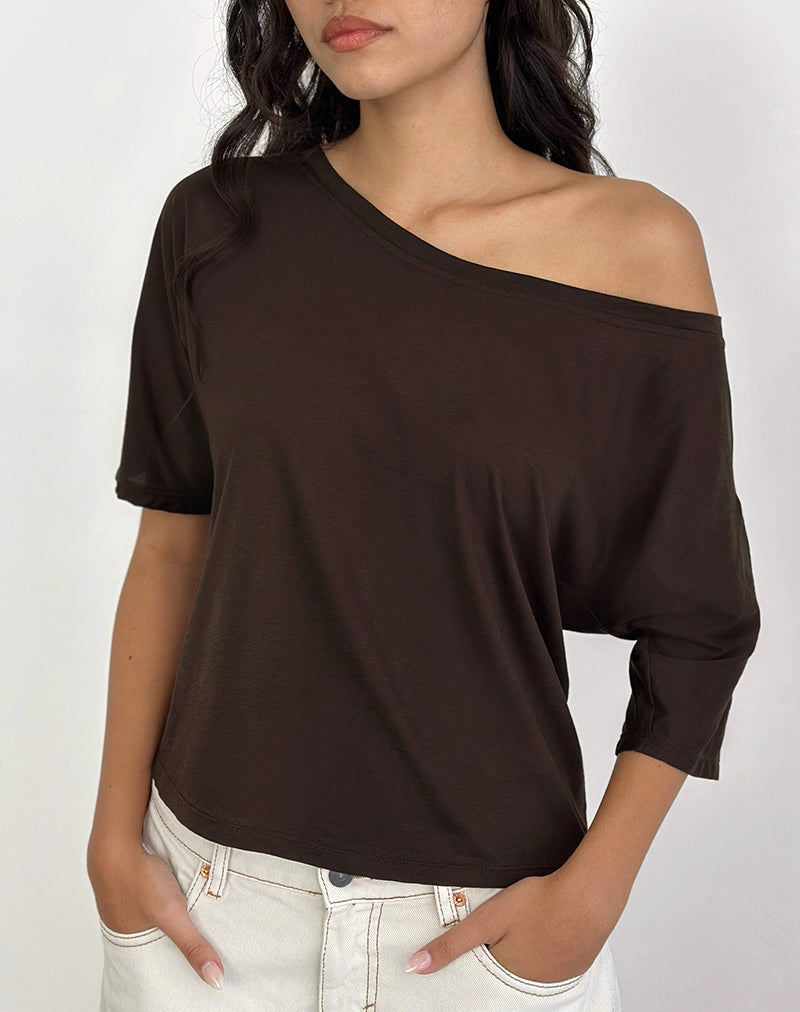Daman Off Shoulder Basic Top in Chocoladebruin