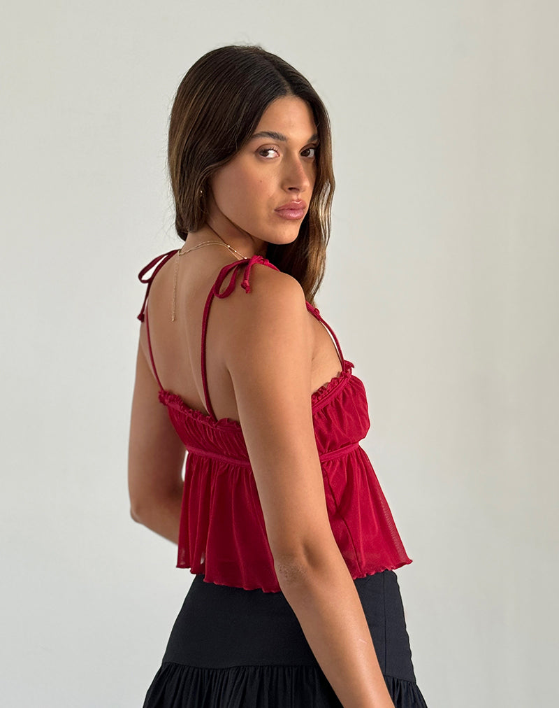 Afbeelding van Damaris Cami Top in Red Cherry met rode bies