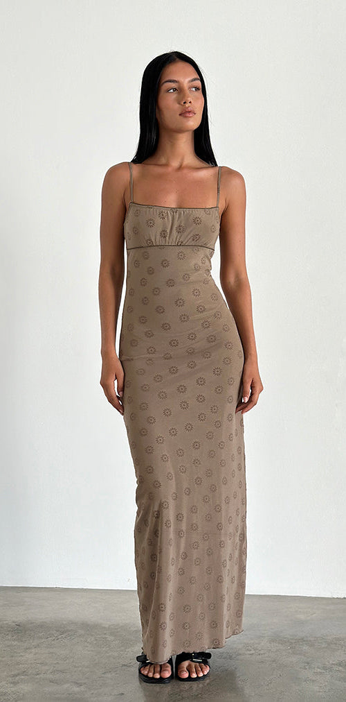 Afbeelding van Darsih Maxi Dress in Daisy Flock Lichtbruin