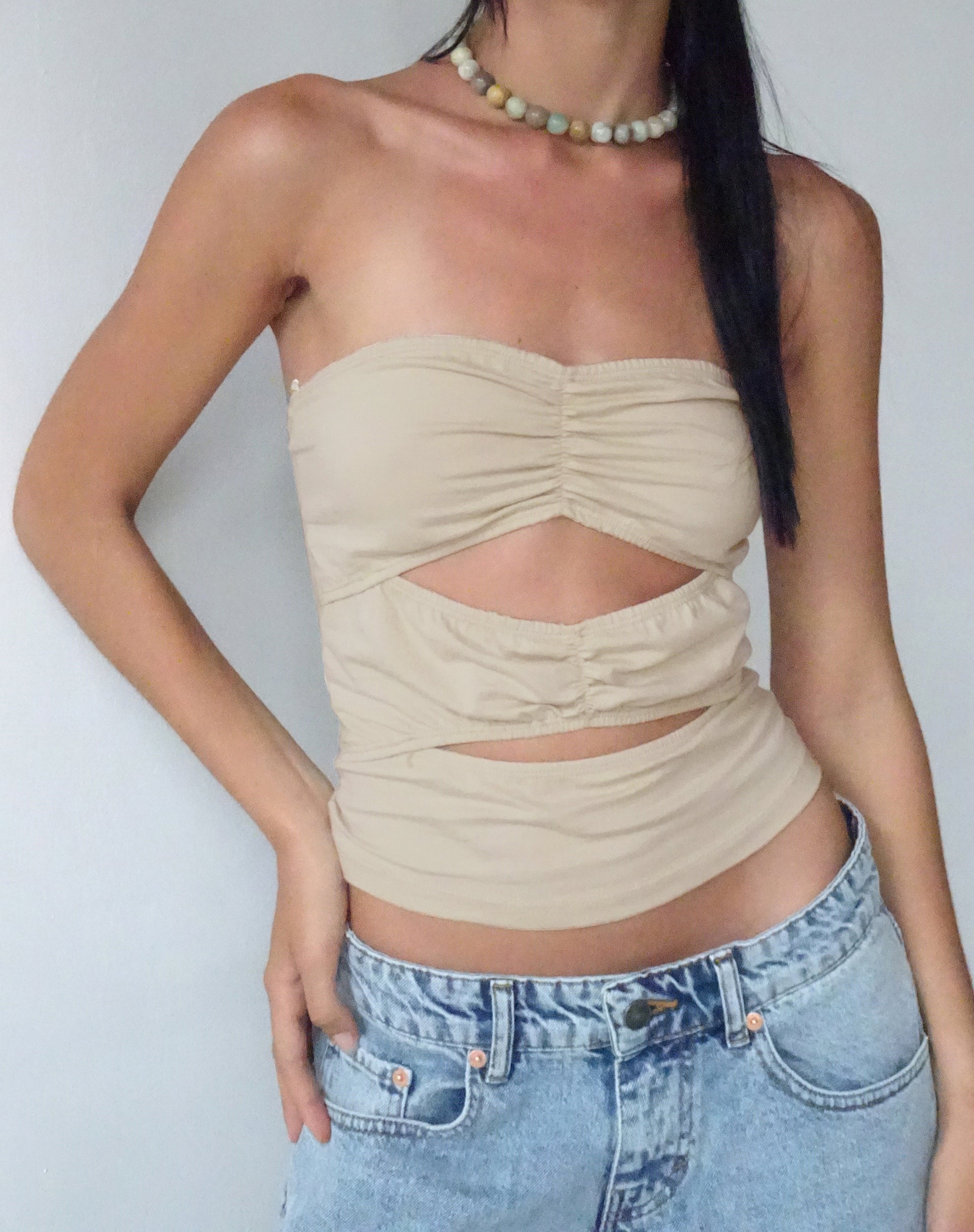 Afbeelding van MOTEL X JACQUIE Dayu Bandeau Crop Top in Kokosmelk