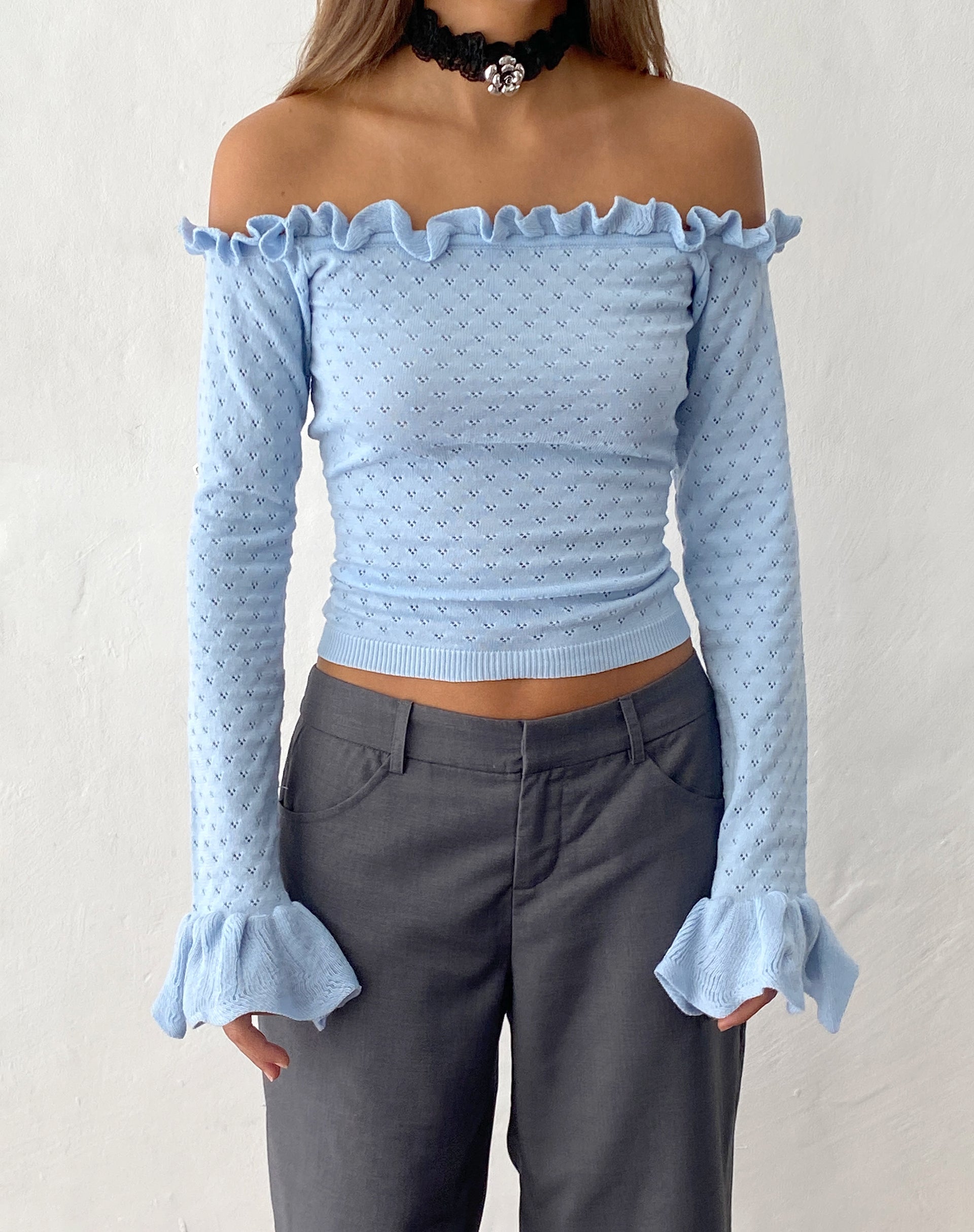 Afbeelding van Delaney Gebreide Franje Bardot Top in Baby Blauw