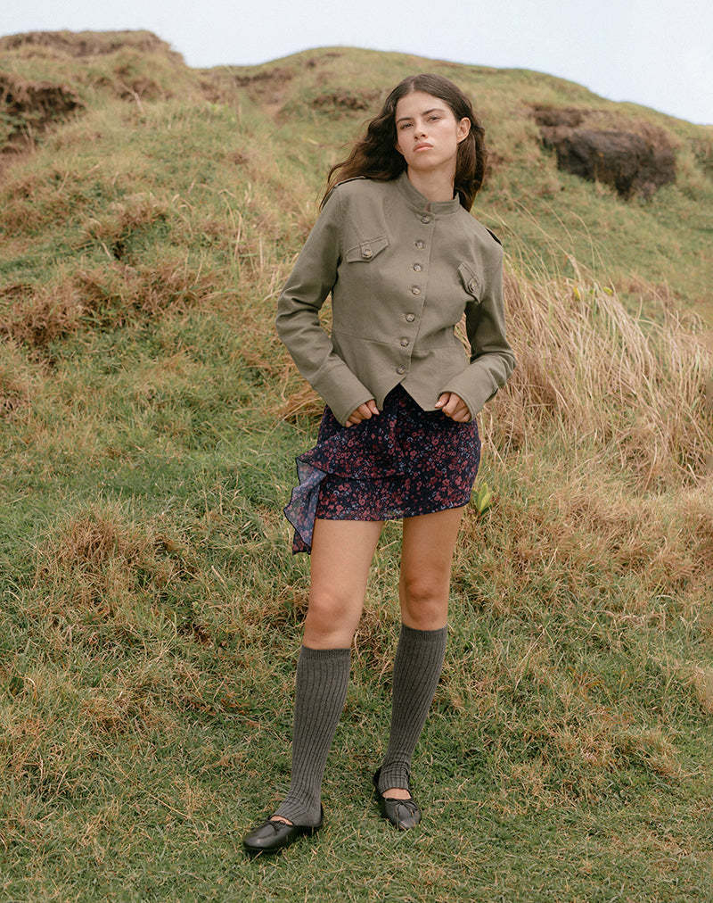 Afbeelding van Naru minirok in chiffon met verspreide bloemen in zwart en rood