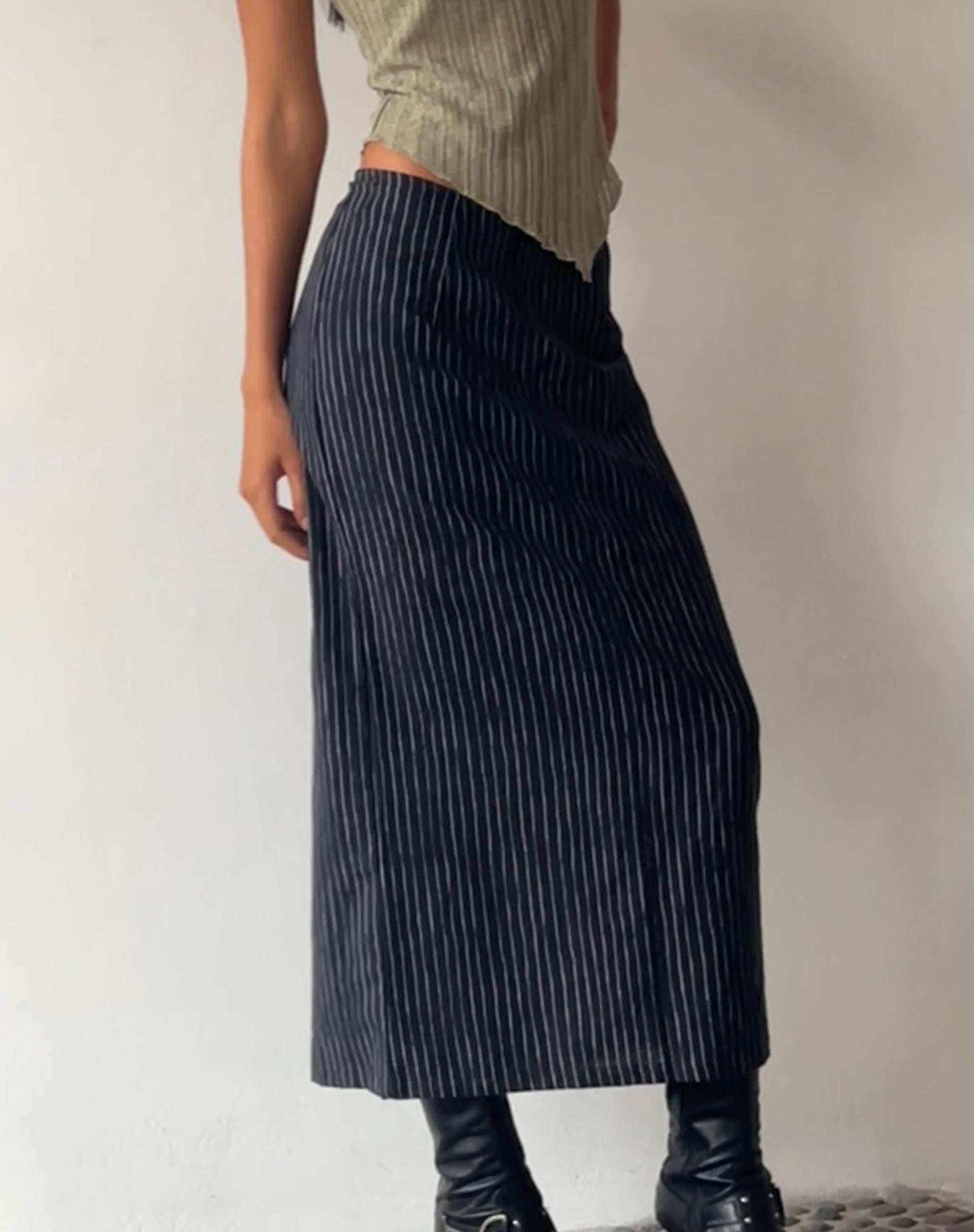 Afbeelding van MOTEL X JACQUIE Duende Midi rok in schetsmatige streep Zwart