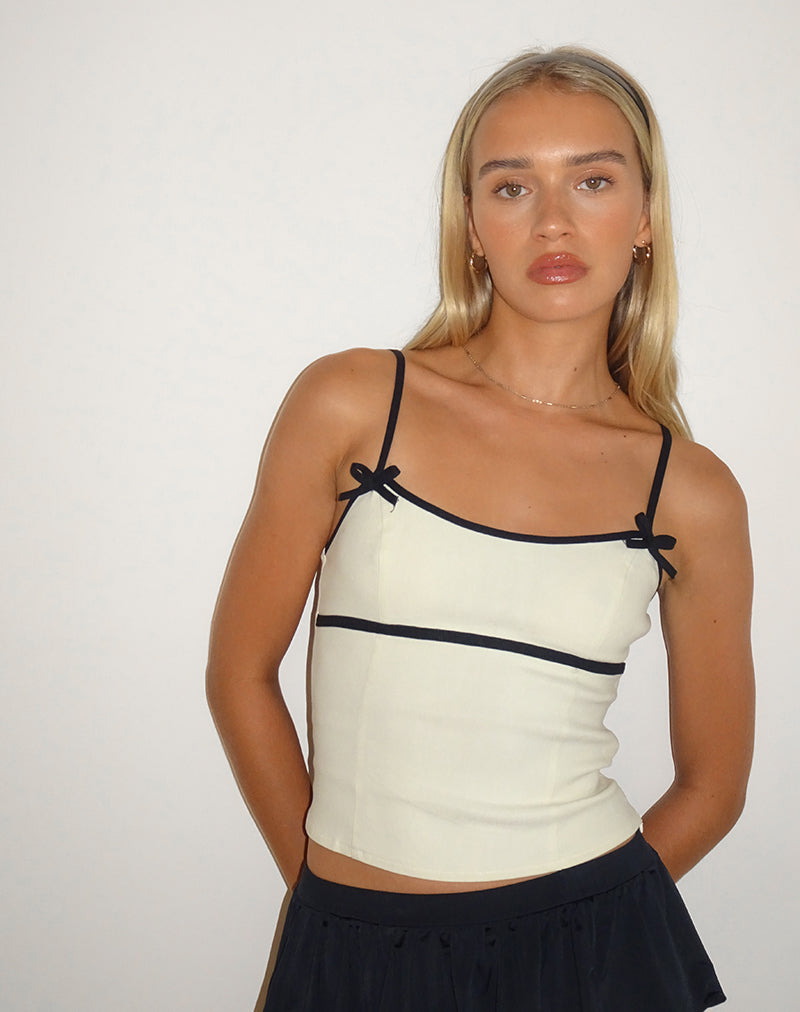 Afbeelding van Duta Cami Top in crème met zwarte strikken