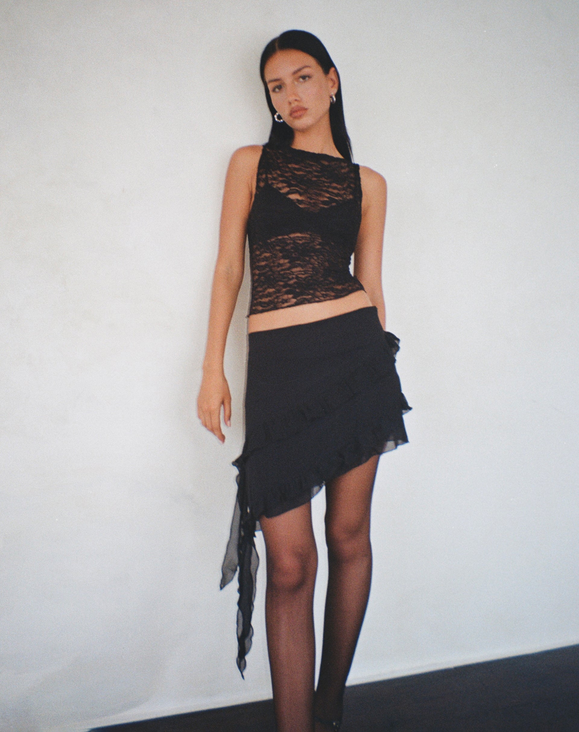 Afbeelding van Malinna minirok met ruches in zwart chiffon