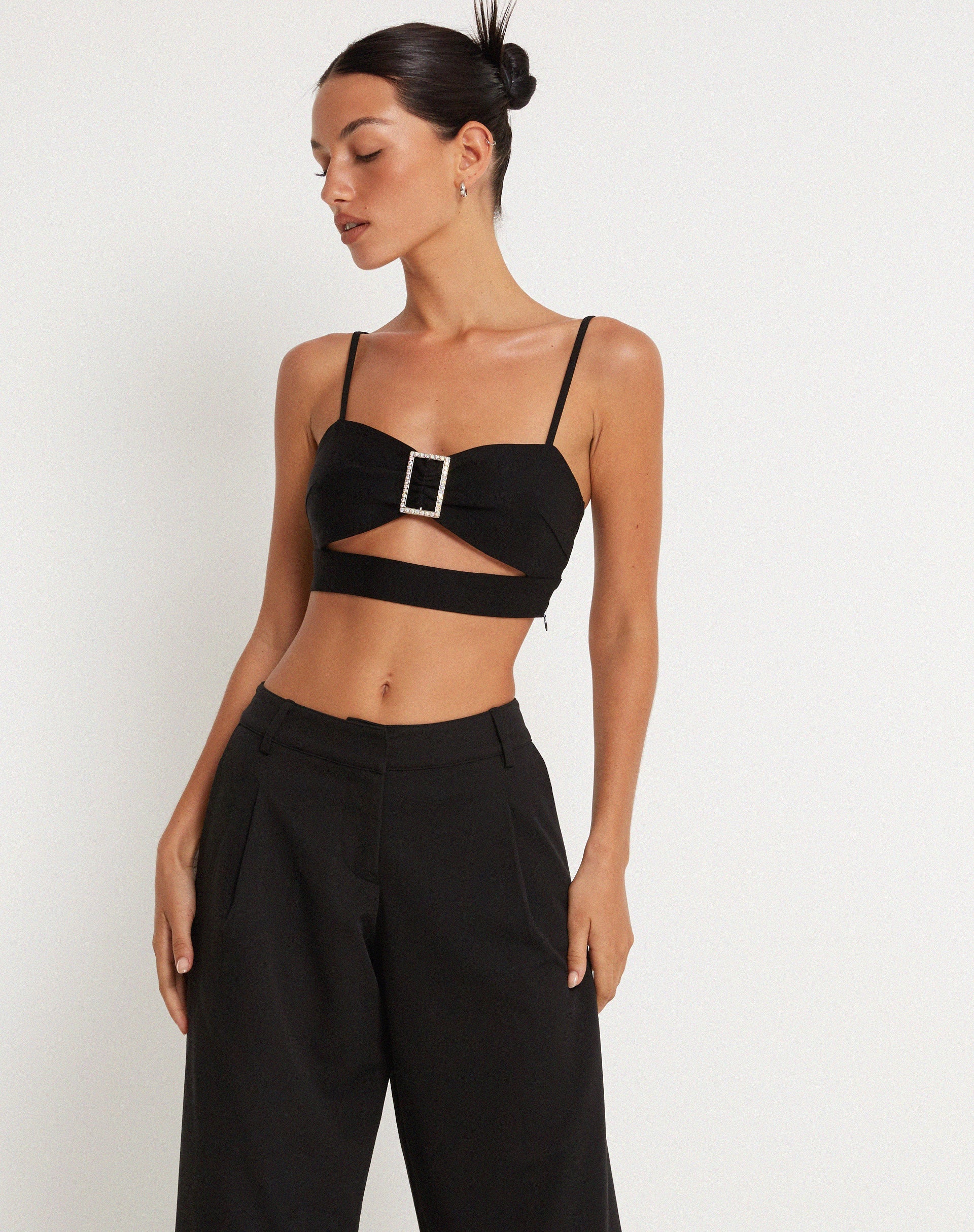 Afbeelding van Elenia Crop Top met gespdetail in zwart