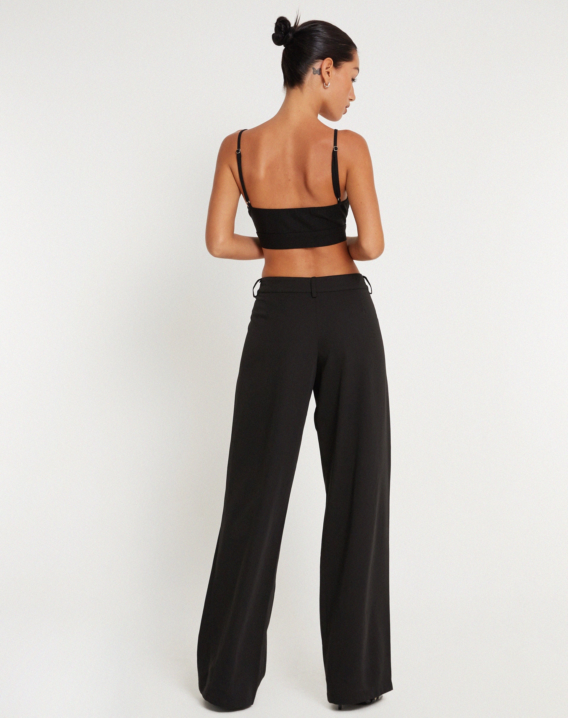 Afbeelding van Elenia Crop Top met gespdetail in zwart