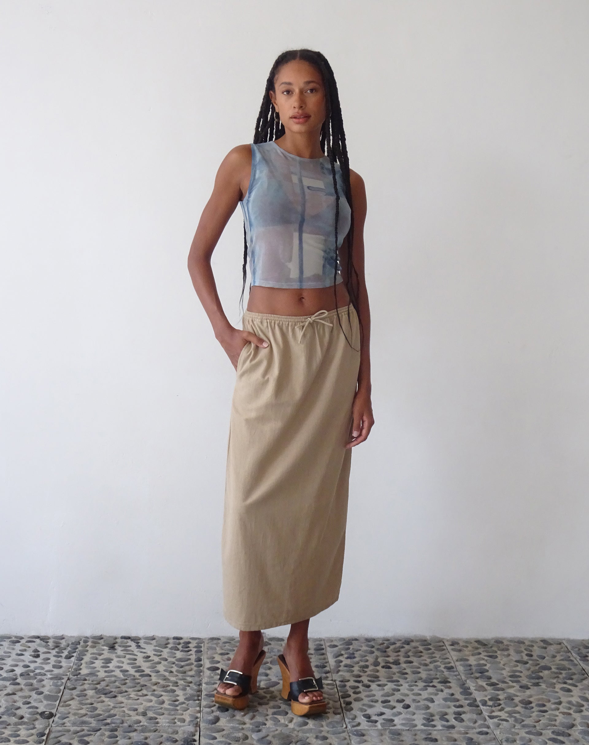 Afbeelding van MOTEL X JACQUIE Elisha Top in Mesh Abstract Paint Brush Blue