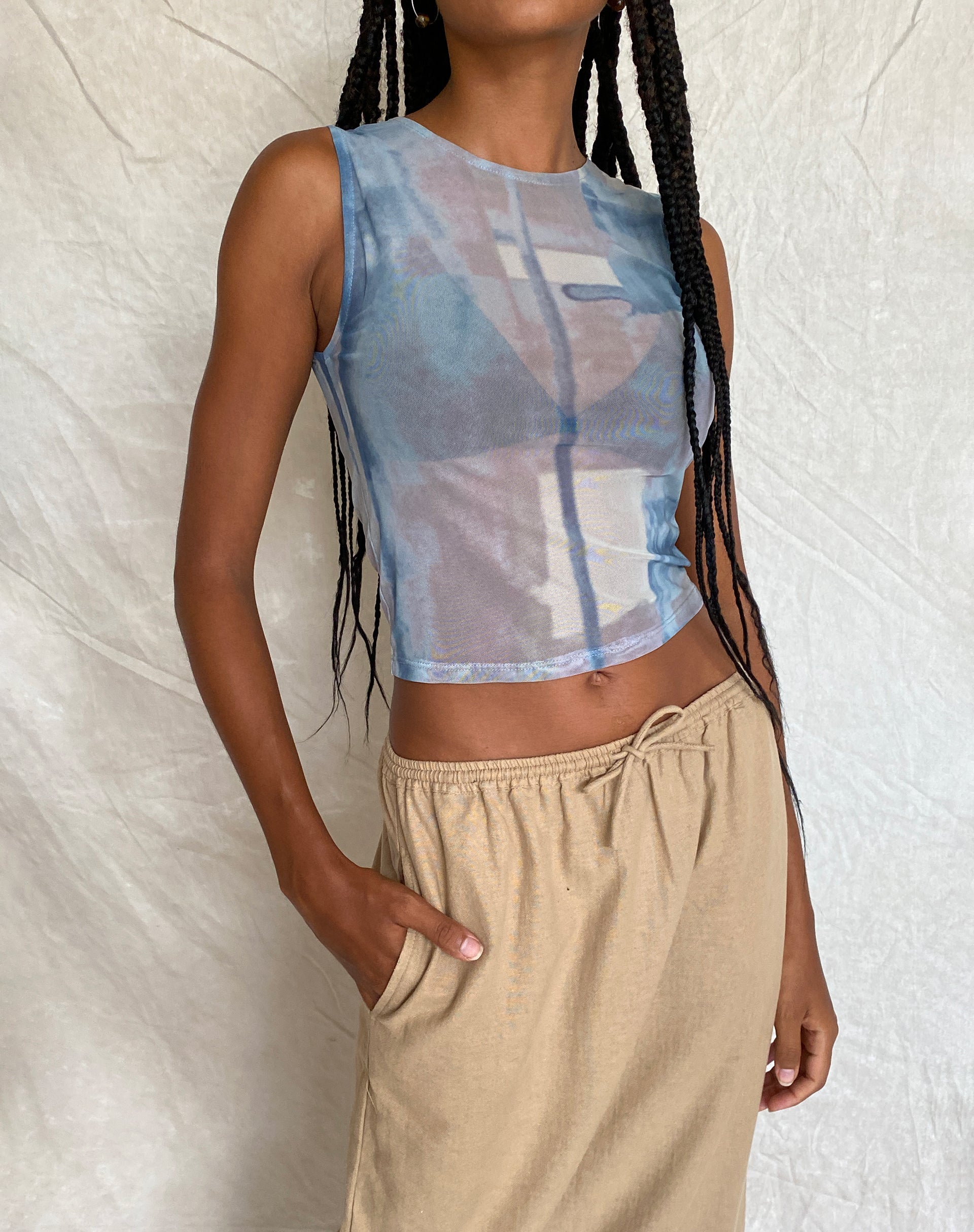Afbeelding van MOTEL X JACQUIE Elisha Top in Mesh Abstract Paint Brush Blue
