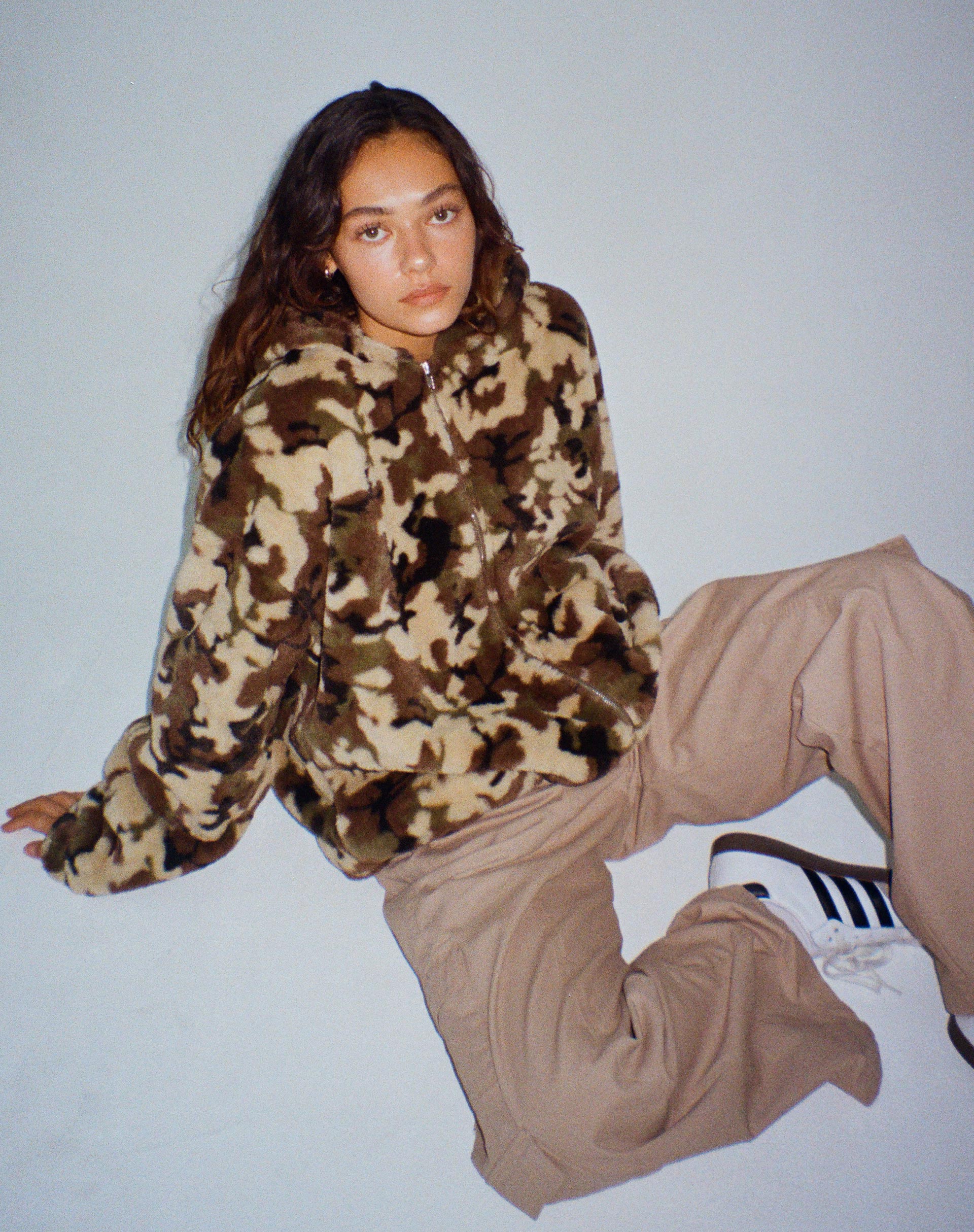 Afbeelding van Emerson jas van imitatiebont in Camo Brown Pebble