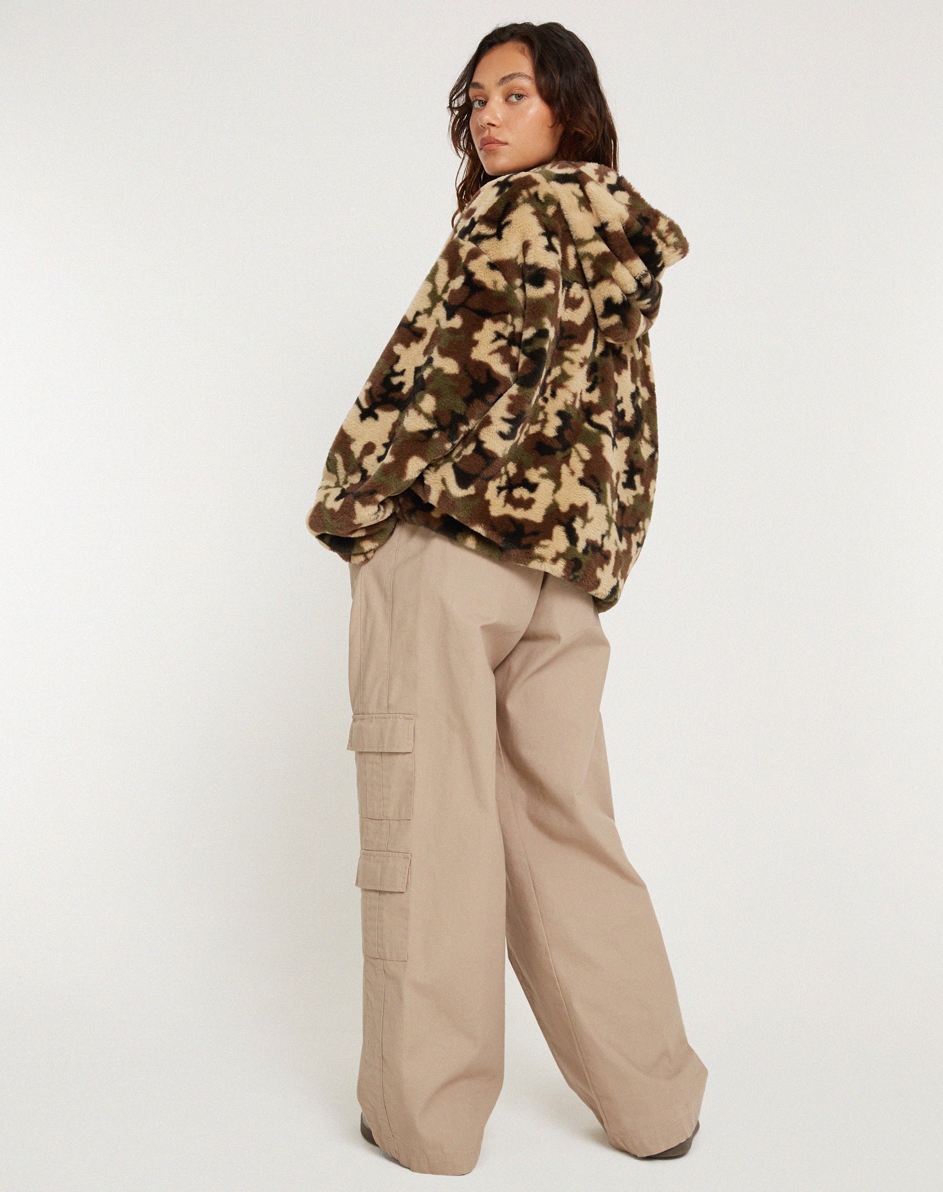 Afbeelding van Emerson jas van imitatiebont in Camo Brown Pebble