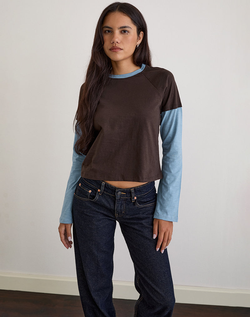 Enid gelaagd T-shirt in chocoladebruin en lichtblauw