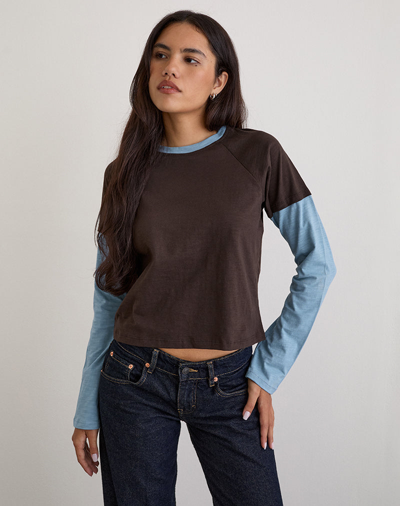Afbeelding van Enid gelaagd T-shirt in chocoladebruin en lichtblauw