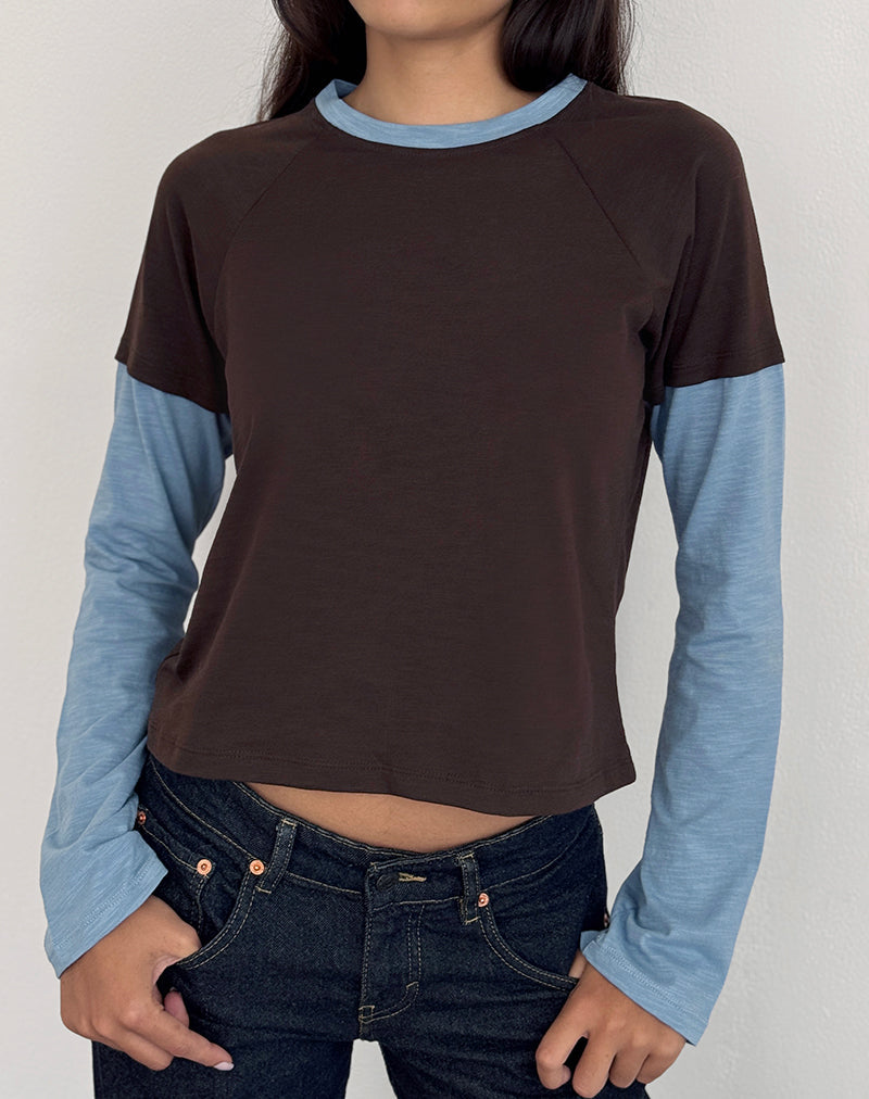 Afbeelding van Enid gelaagd T-shirt in chocoladebruin en lichtblauw