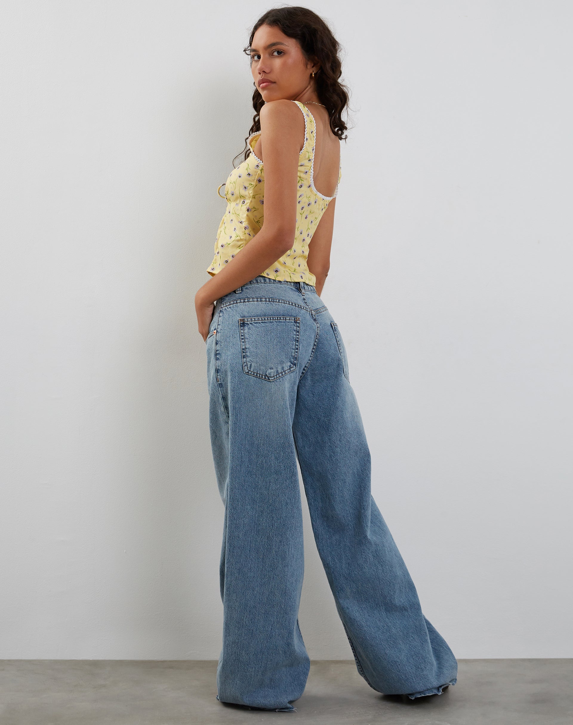Afbeelding van Esau Tie Front Top in Wild Flower Lemon Drop