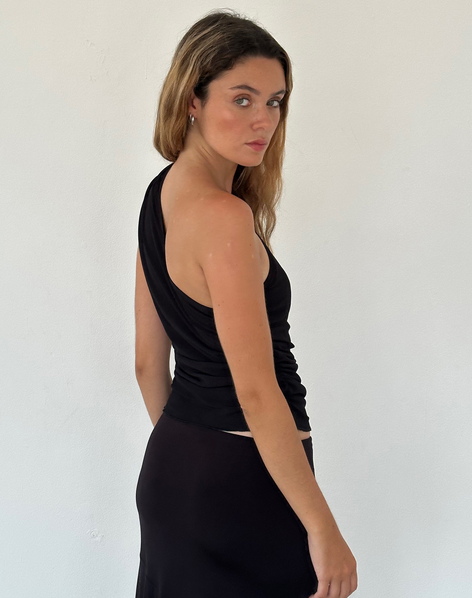 Afbeelding van Evelina One Shoulder Top in Zwart Mesh