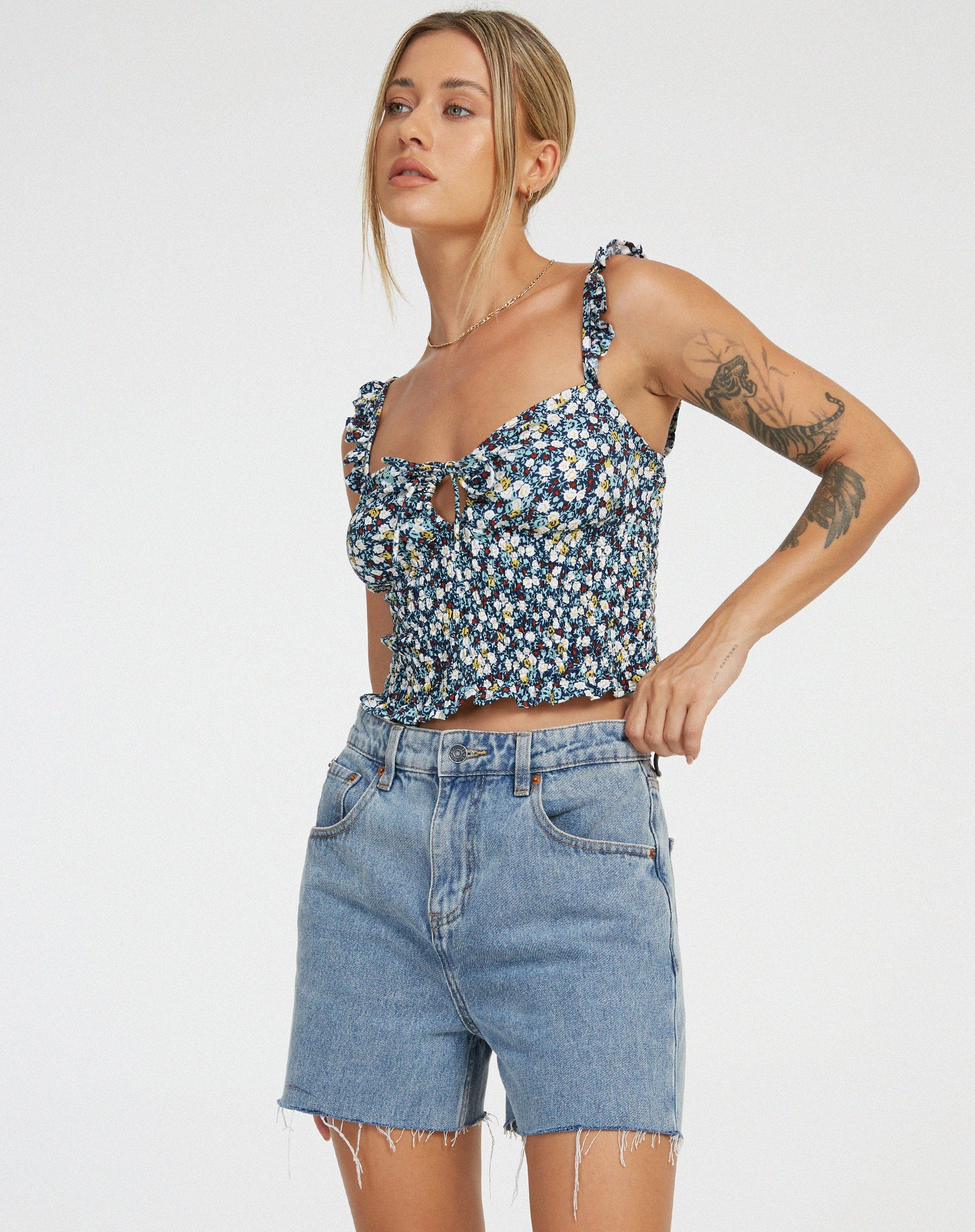 Afbeelding van Ezra Crop Top in Floral Field Navy