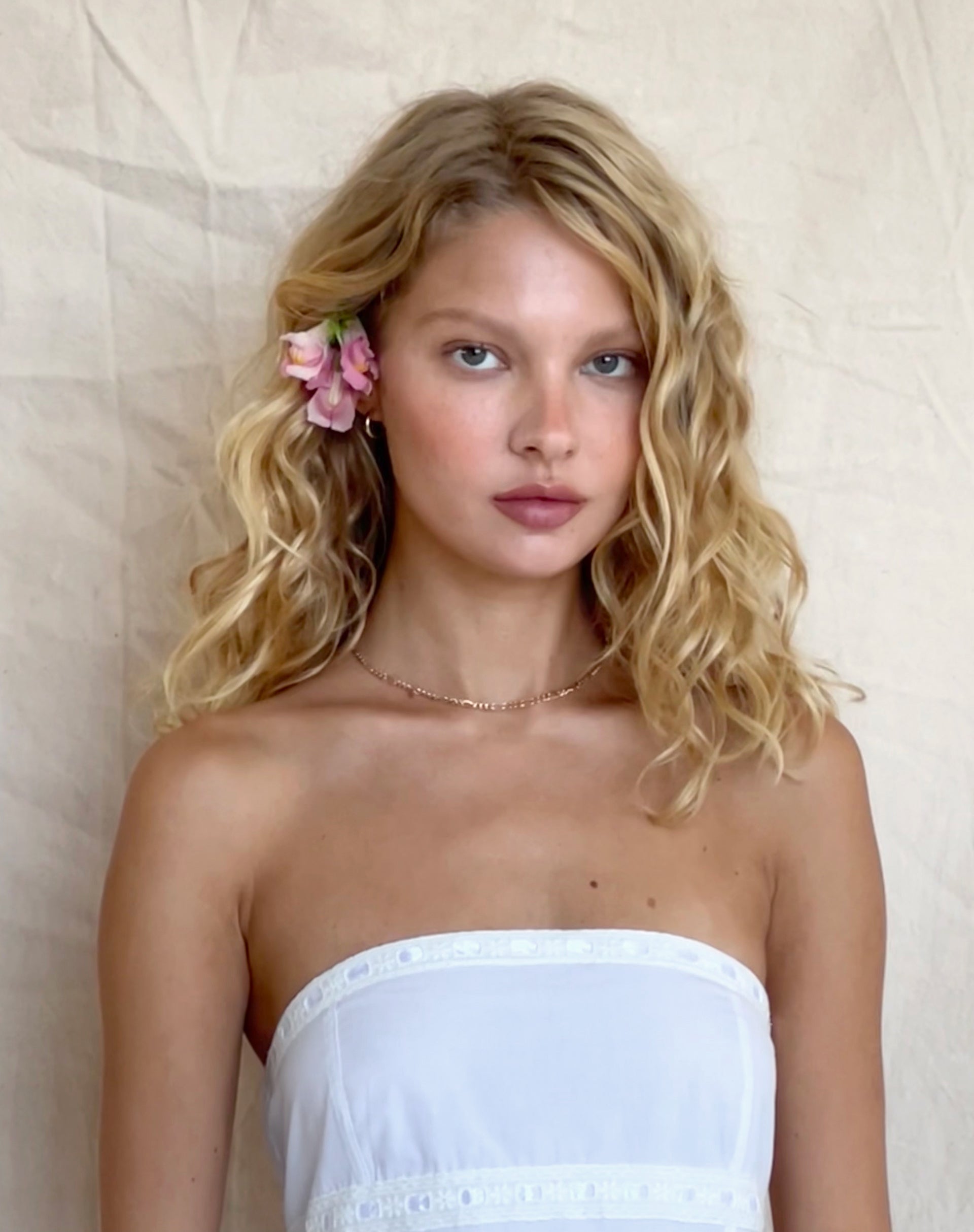Afbeelding van Faelyn Bandeau Mini Jurk in Popeline Wit