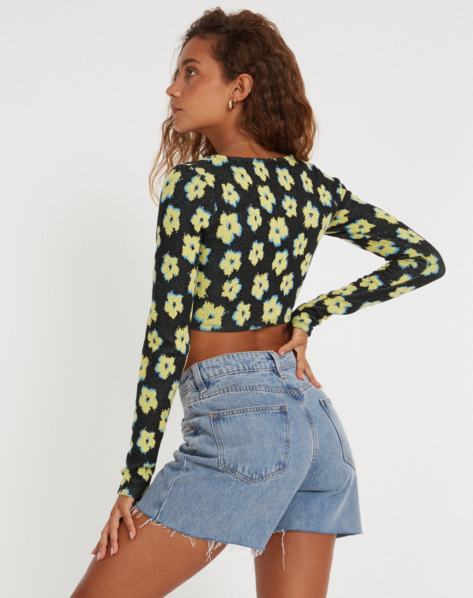 Afbeelding van Faline Crop Top in Schattig Bloemig Zwart en Geel