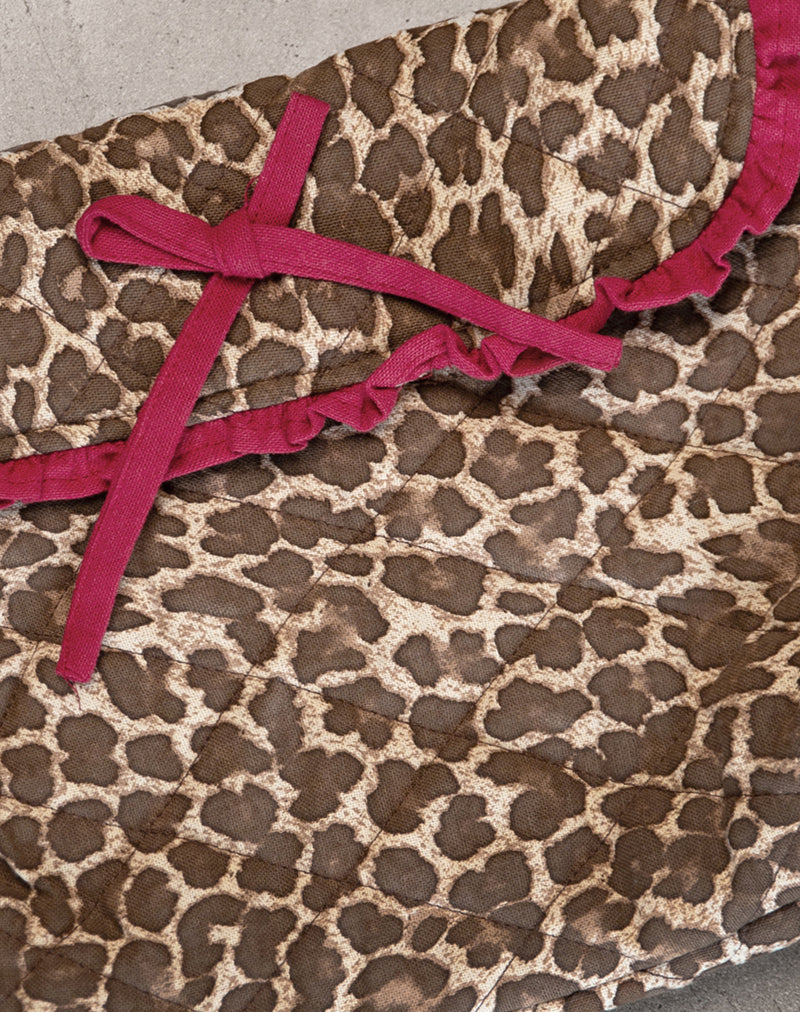 Afbeelding van Fold Over Make-up tas in luipaard met rode franje strik