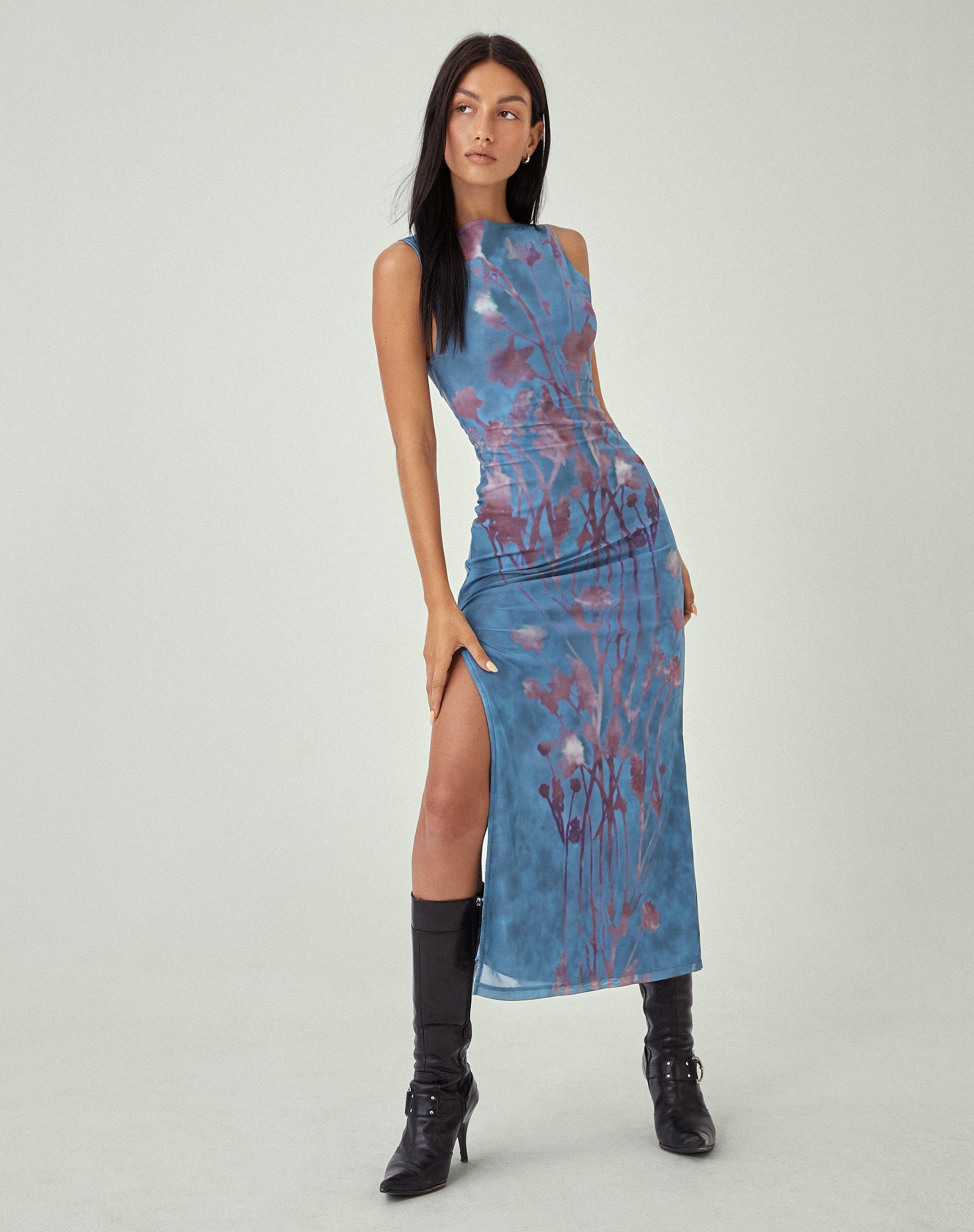 beeld van MOTEL X JACQUIE Flo Maxi Dress in Lumen Mesh Blue