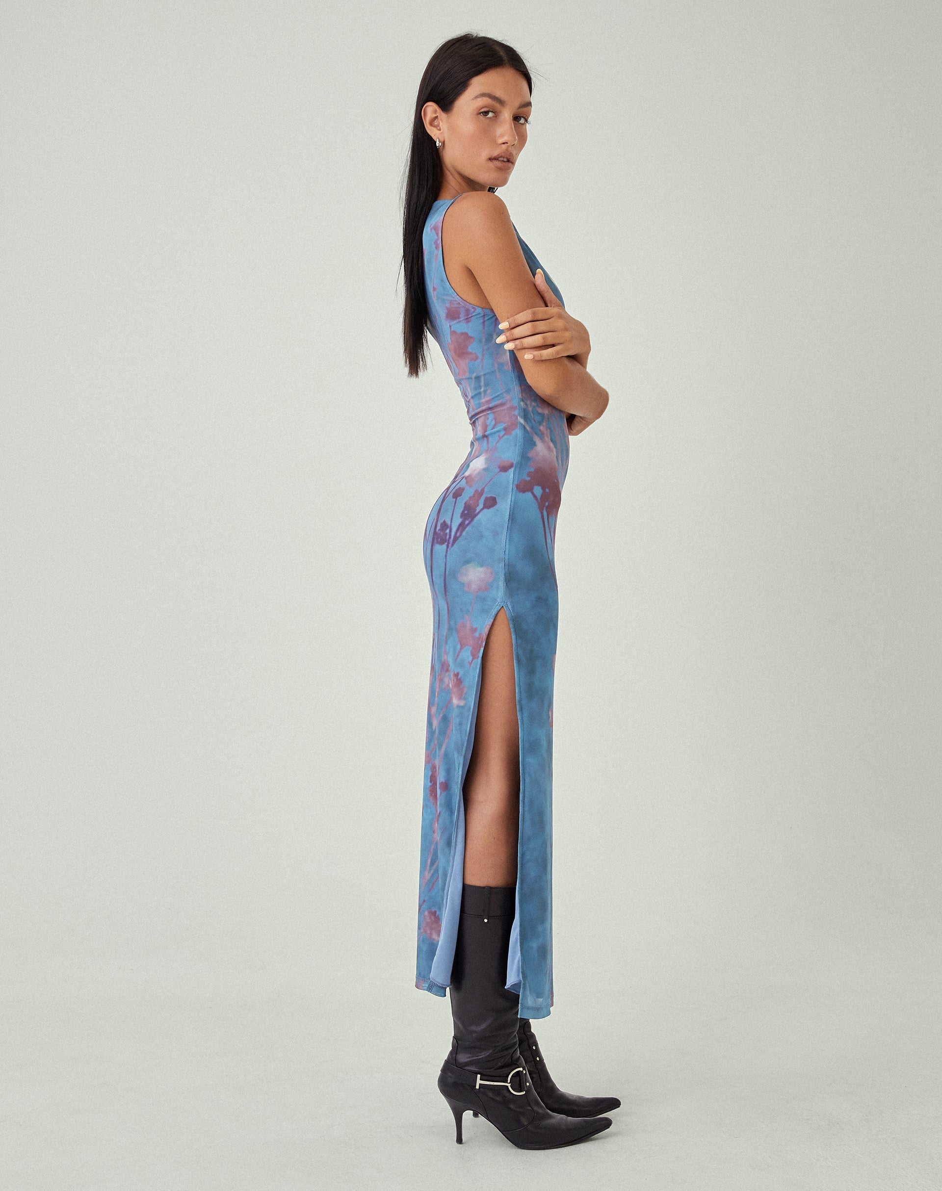 beeld van MOTEL X JACQUIE Flo Maxi Dress in Lumen Mesh Blue