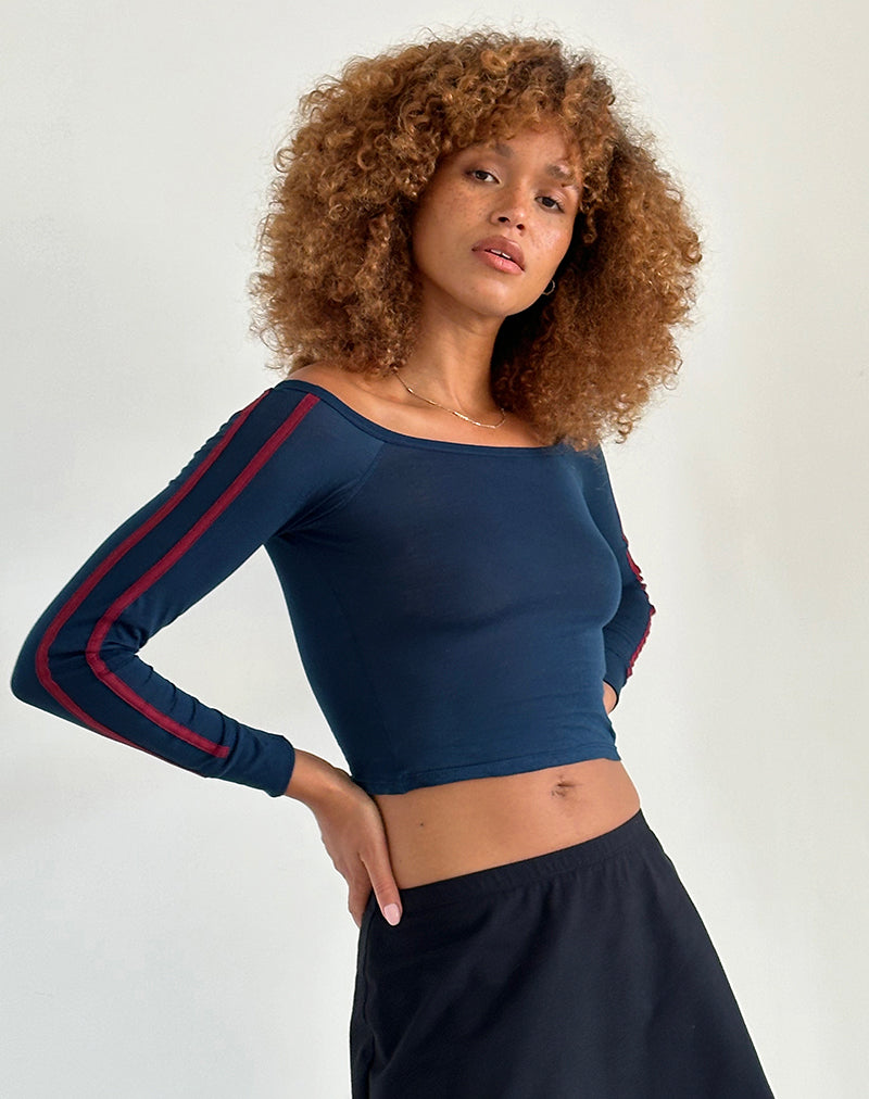 Afbeelding van Gavya Bardot Lange Mouw Top in Navy met Adrenaline Rode Streep