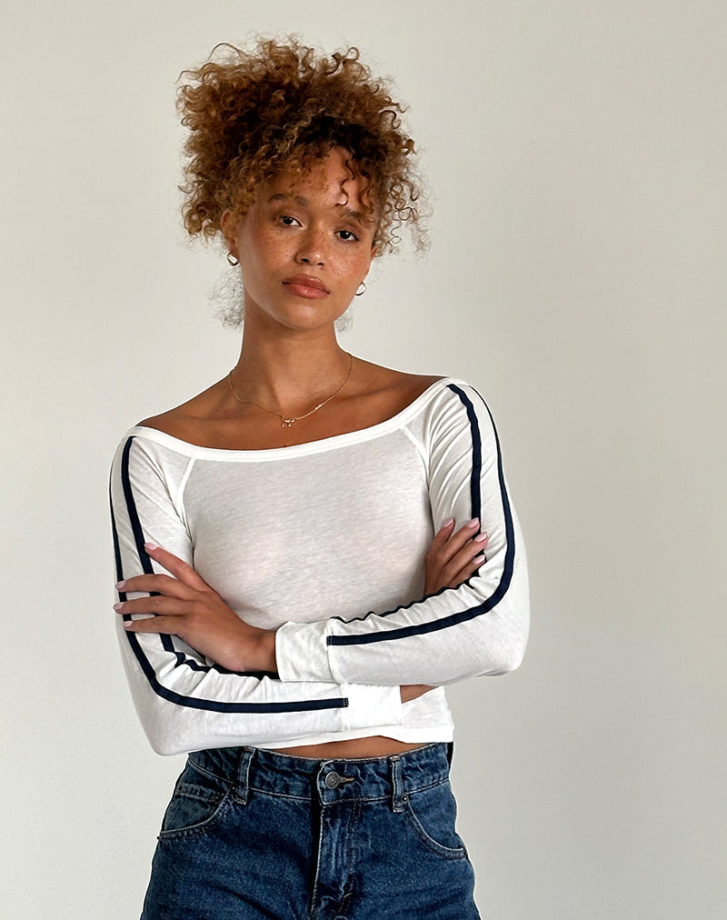 Afbeelding van Gavya Lange Mouw Top in Off White met Navy Streep