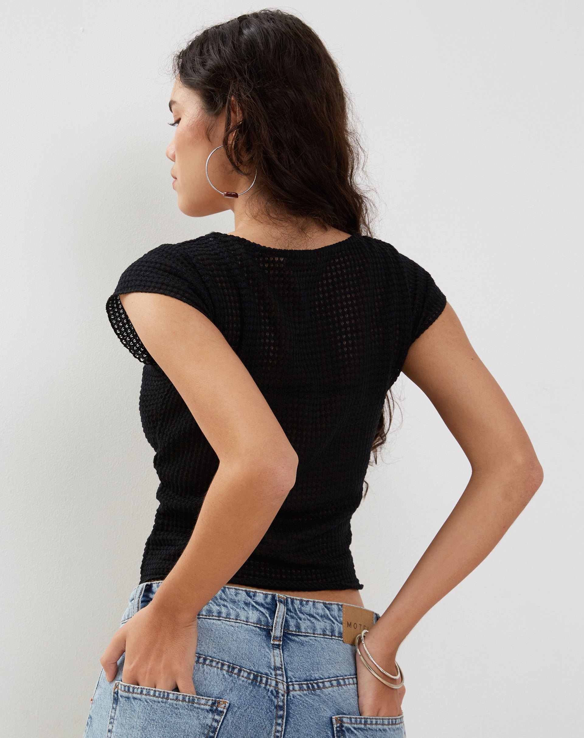 Afbeelding van Gianina Crop Top in Zwart Textuur Gehaakt