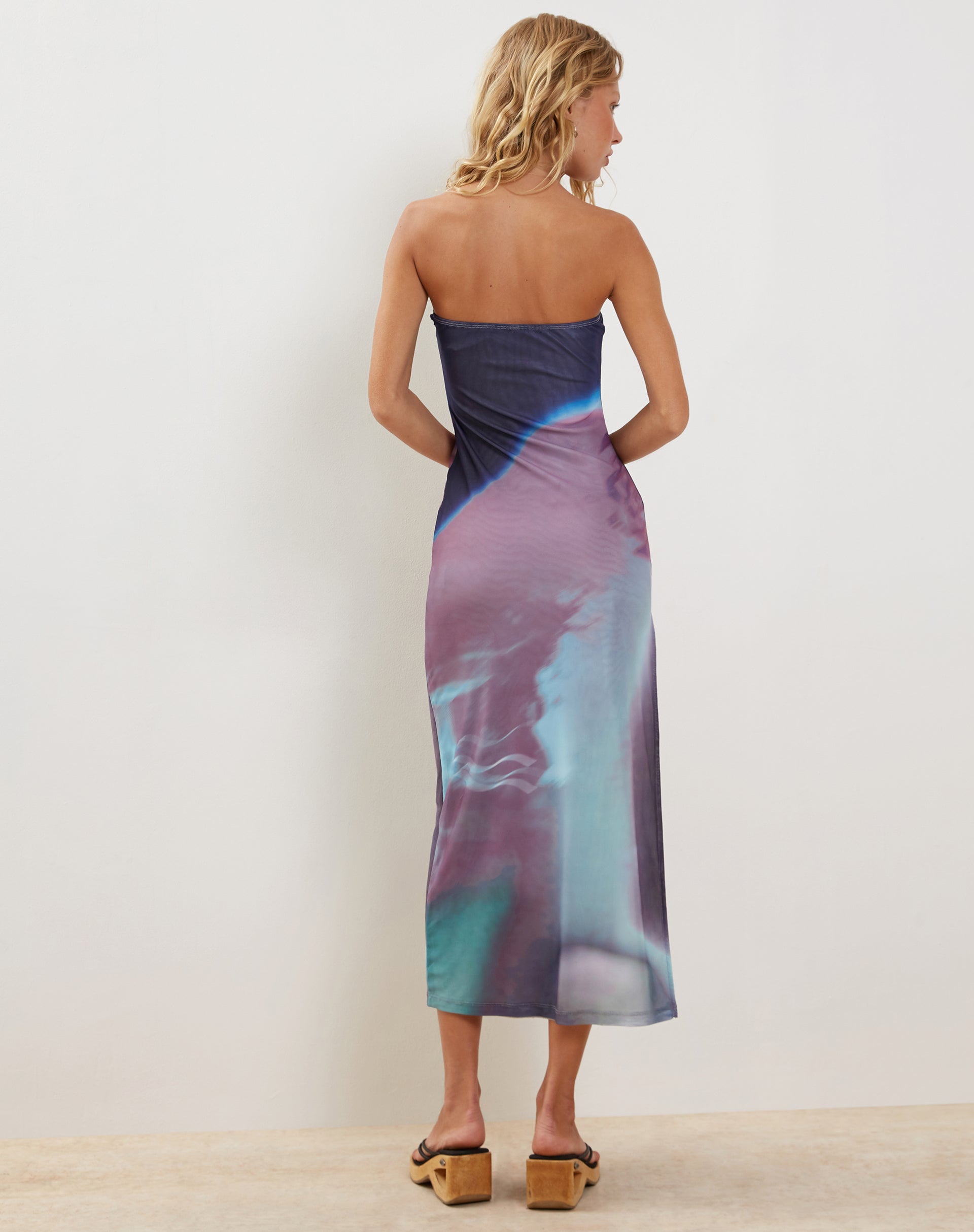 Afbeelding van Givanda Bandeau Maxi Dress in Roze Digi Gradient Print