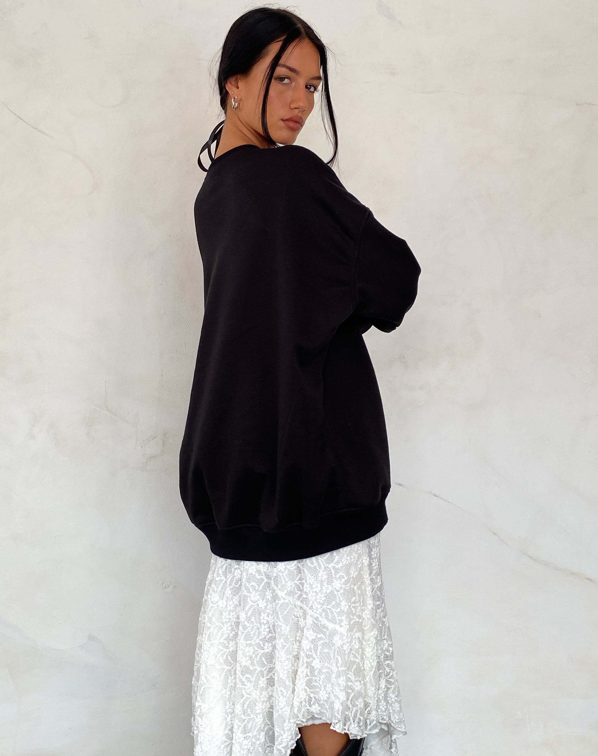 Afbeelding van Glo Oversized Sweatshirt in Zwart met Heartbreaker Graphic