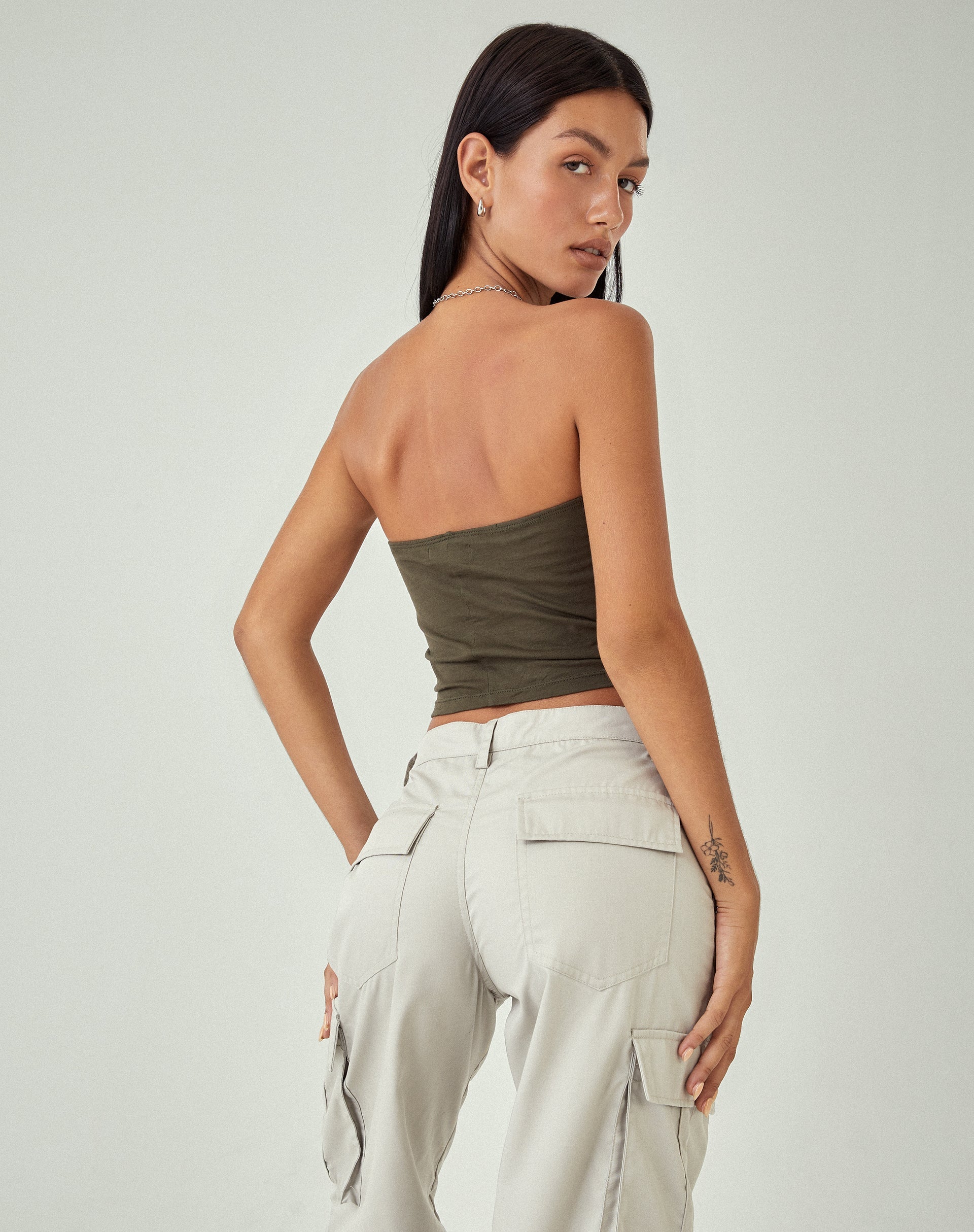 beeld van MOTEL X JACQUIE Shae Bandeau Top in Olive