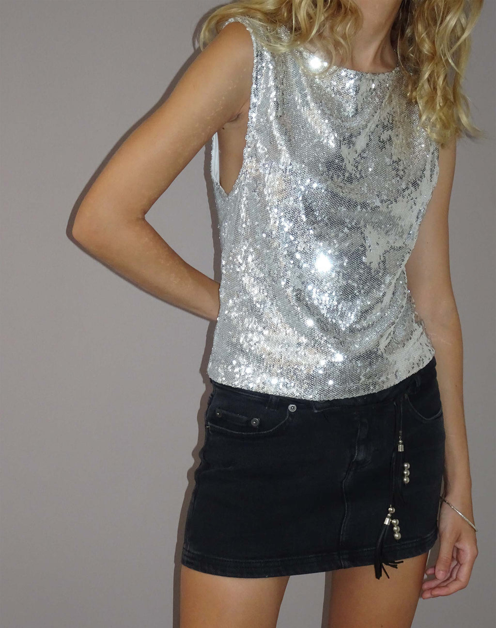 Hala Vest Top in Zilver Chroom