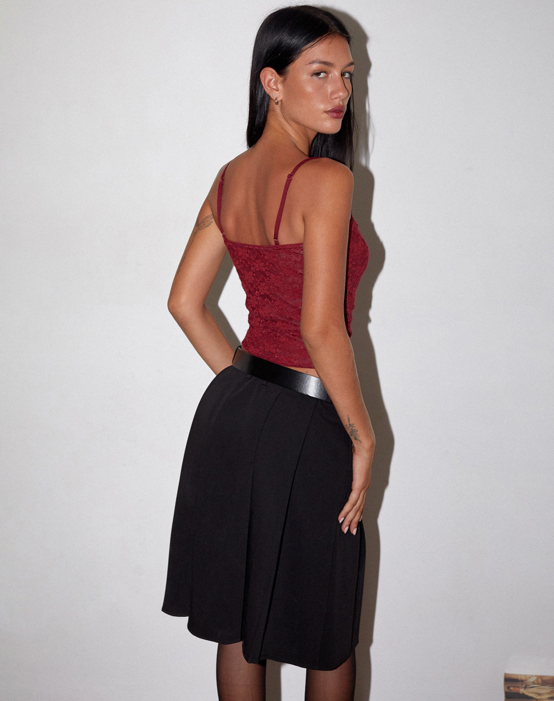 Afbeelding van Hali Cami Top met kant in Maroon