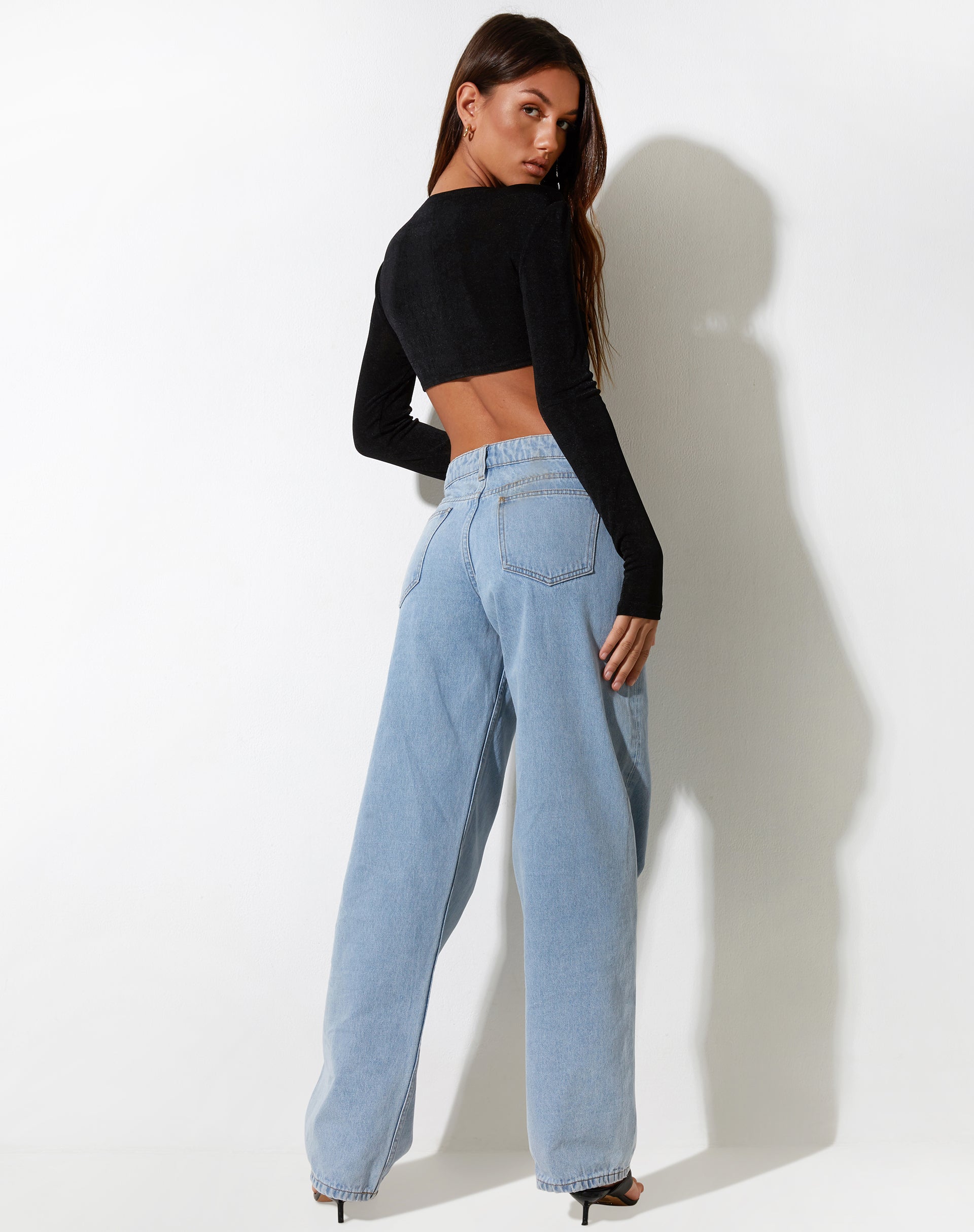 BEELD VAN Hanta Crop Top in crêpe zwart