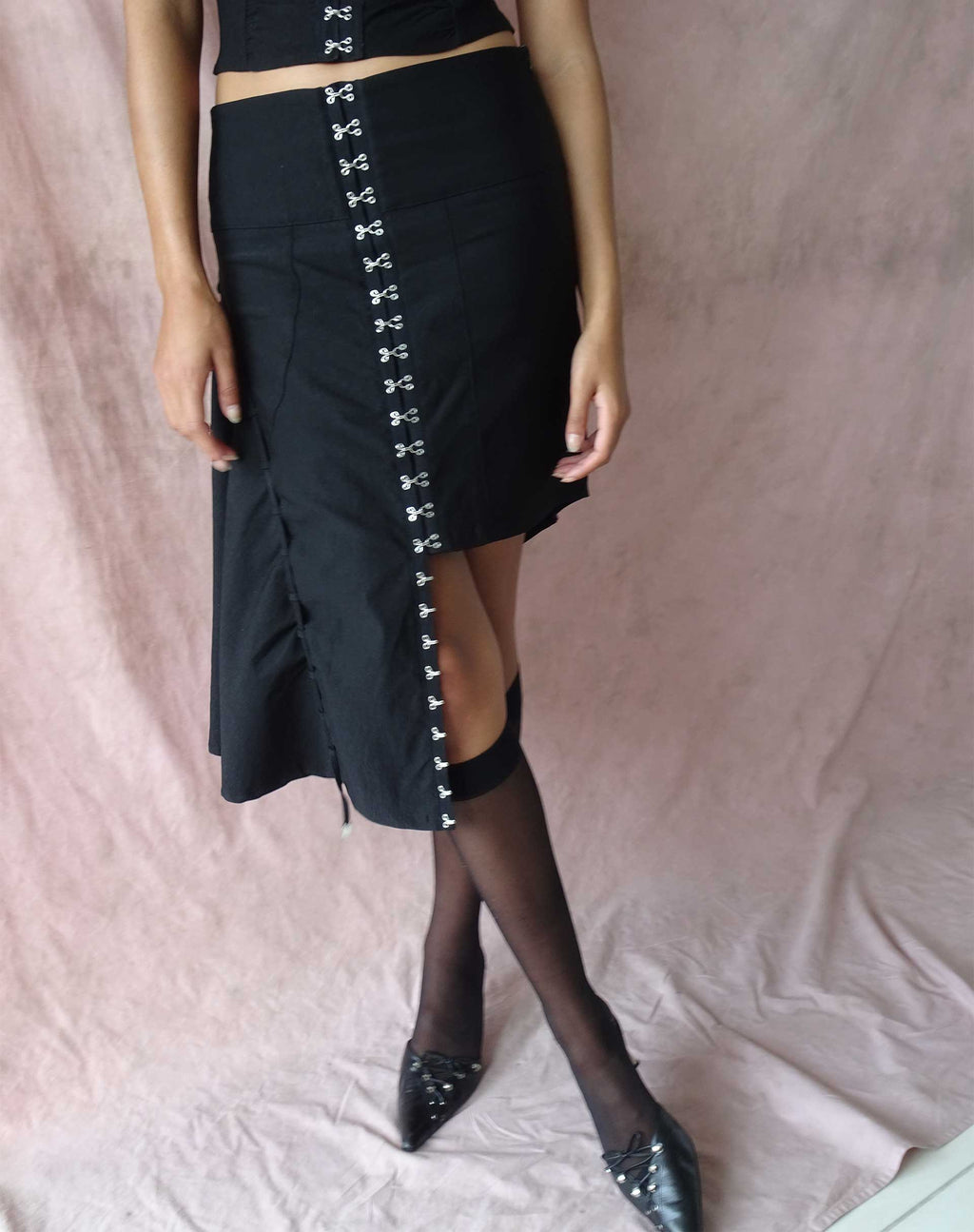 Carlisia Asymmetrische Midi Rok in Zwart