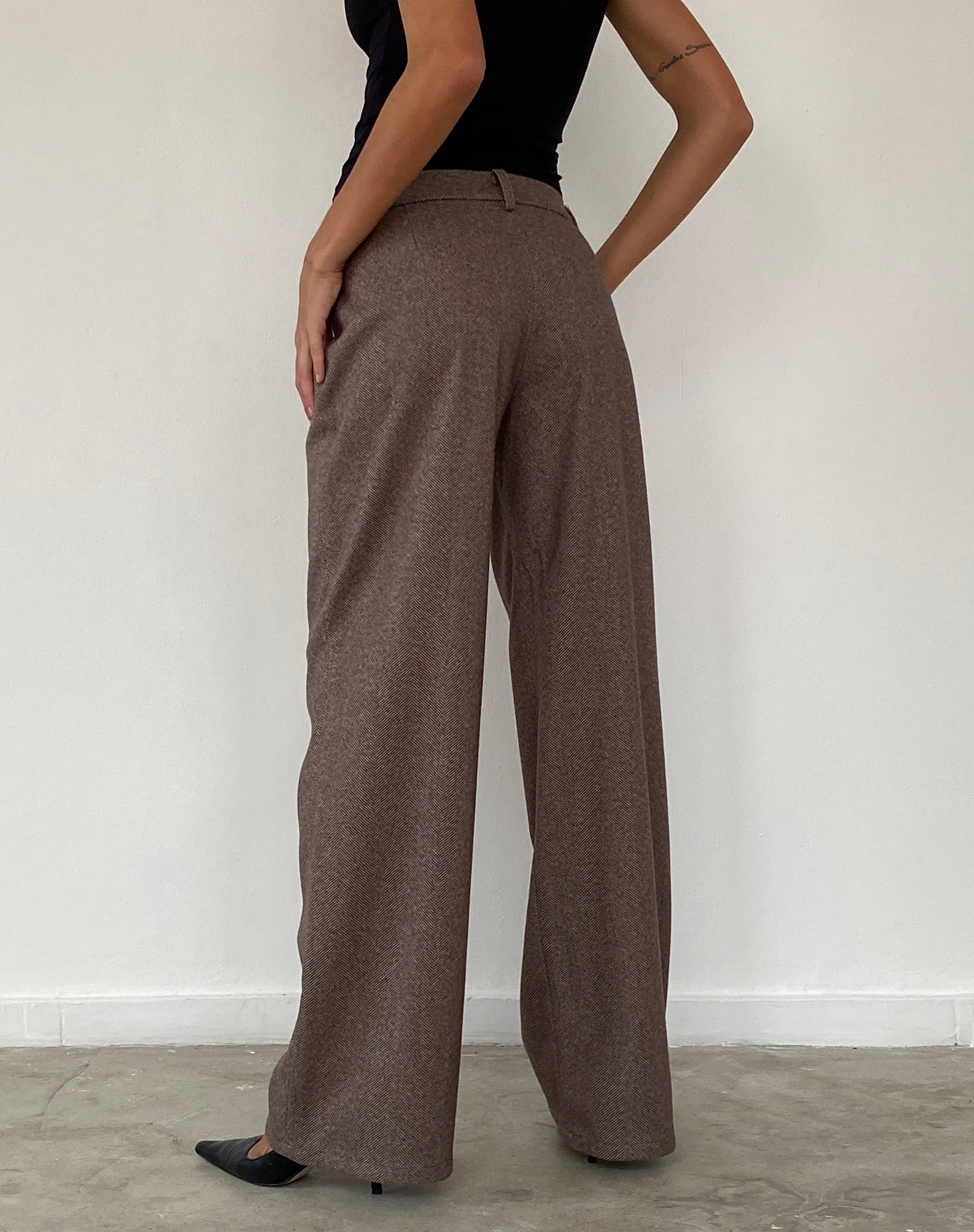 Afbeelding van Helsa broek met lage taille in donkerbruin Tailoring