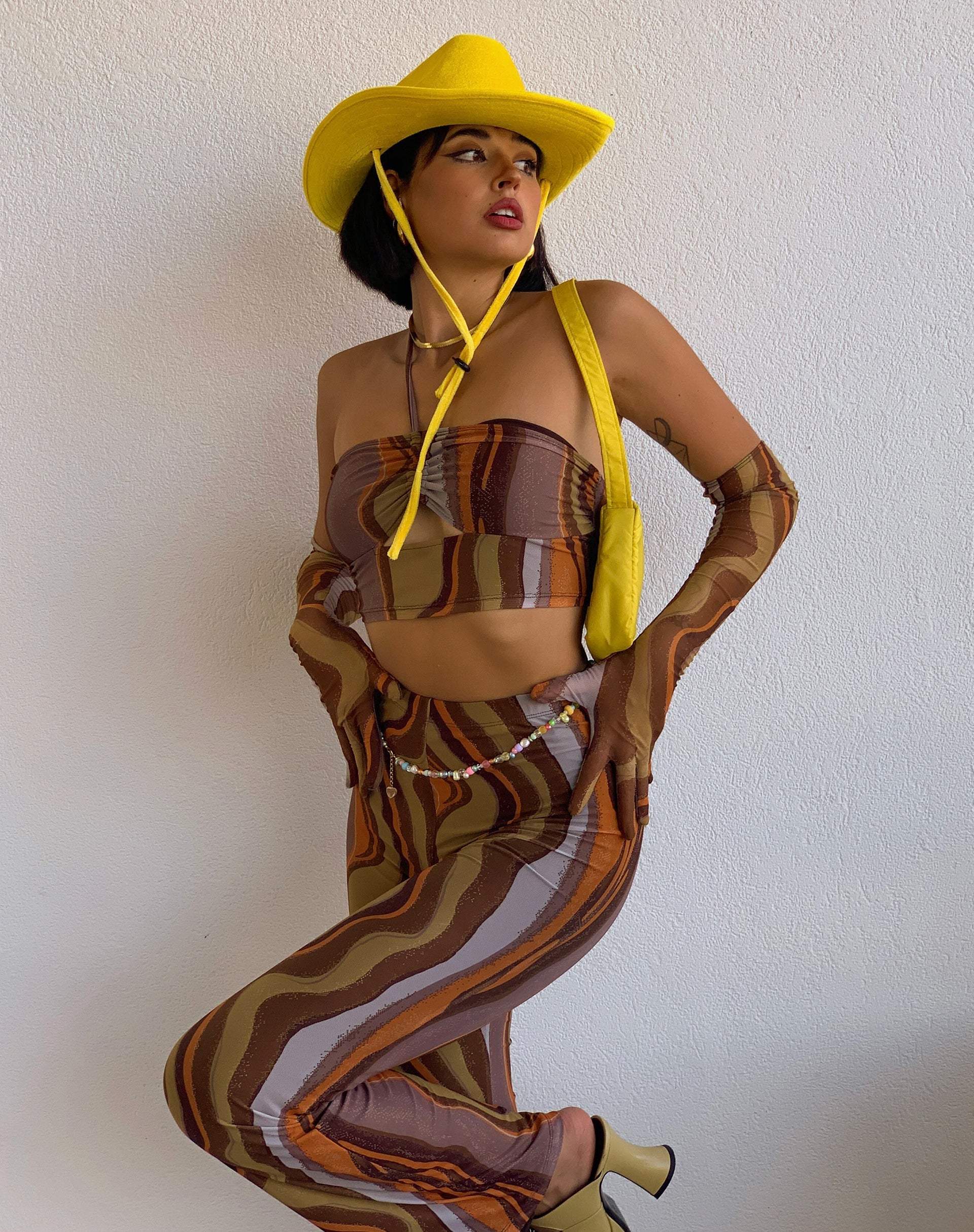 Afbeelding van MOTEL X IRIS Armelle Crop Top in aardetint