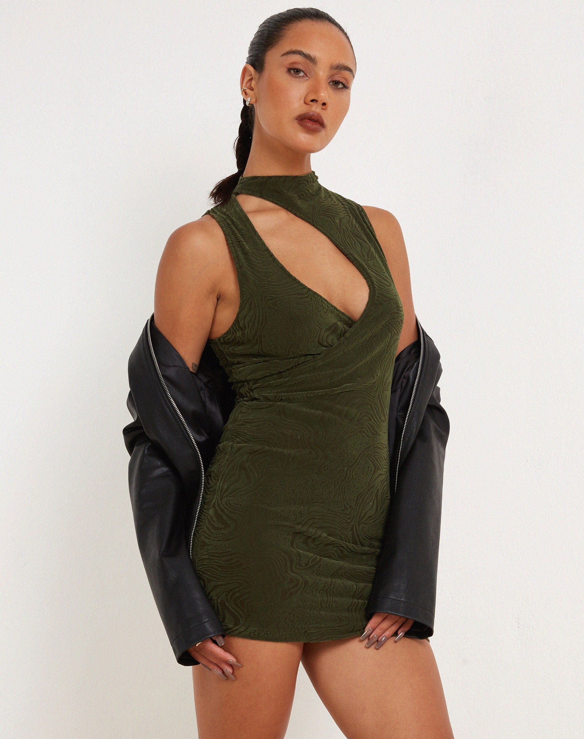 Afbeelding van Hertika Mini Dress in Gemengd gevlekt Khaki