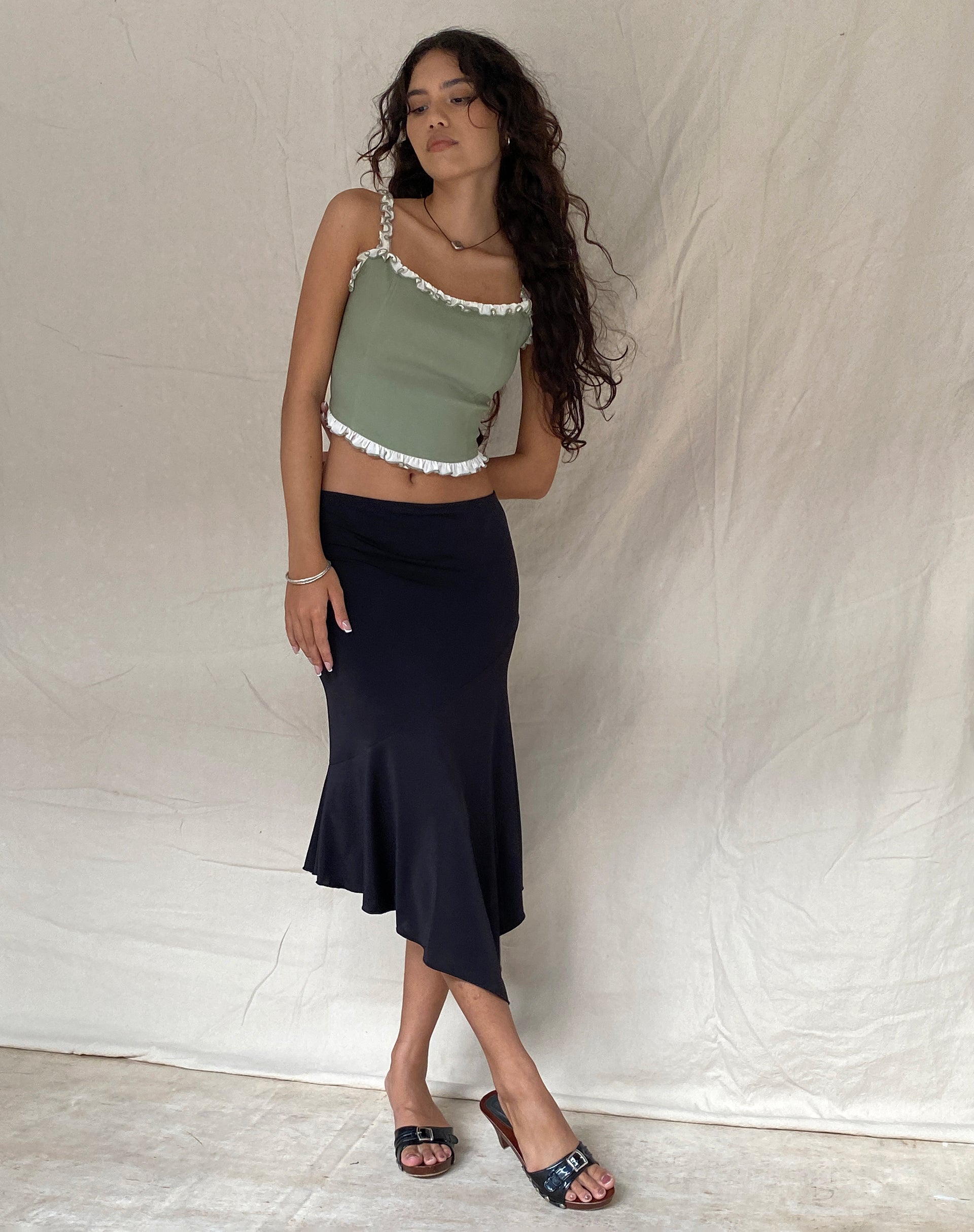 Afbeelding van Idalia Corset Top in Sage met crèmekleurige ruches