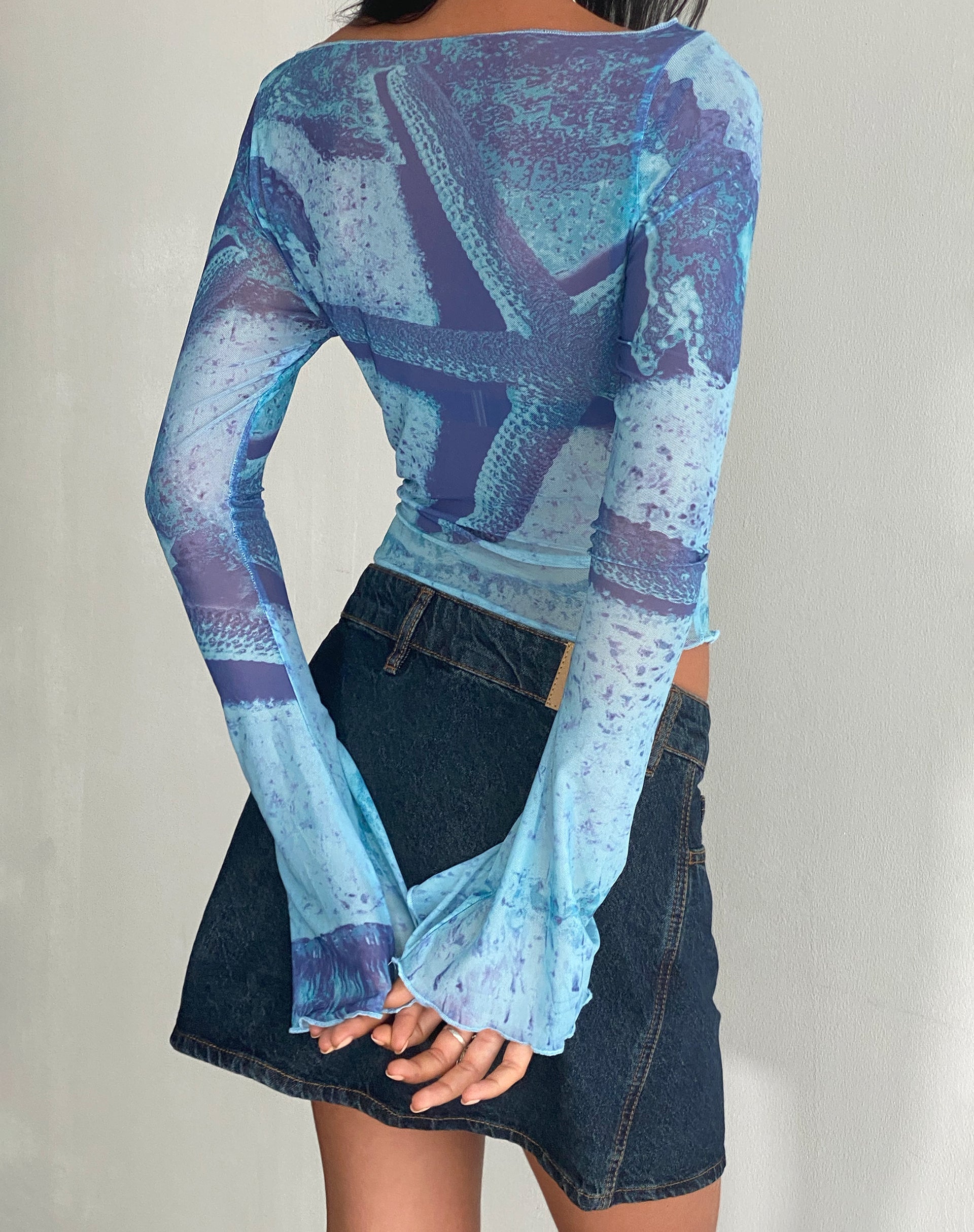 Afbeelding van Anchi Mesh Lange Mouw Top in Blauw Zeesterren Fotoprint