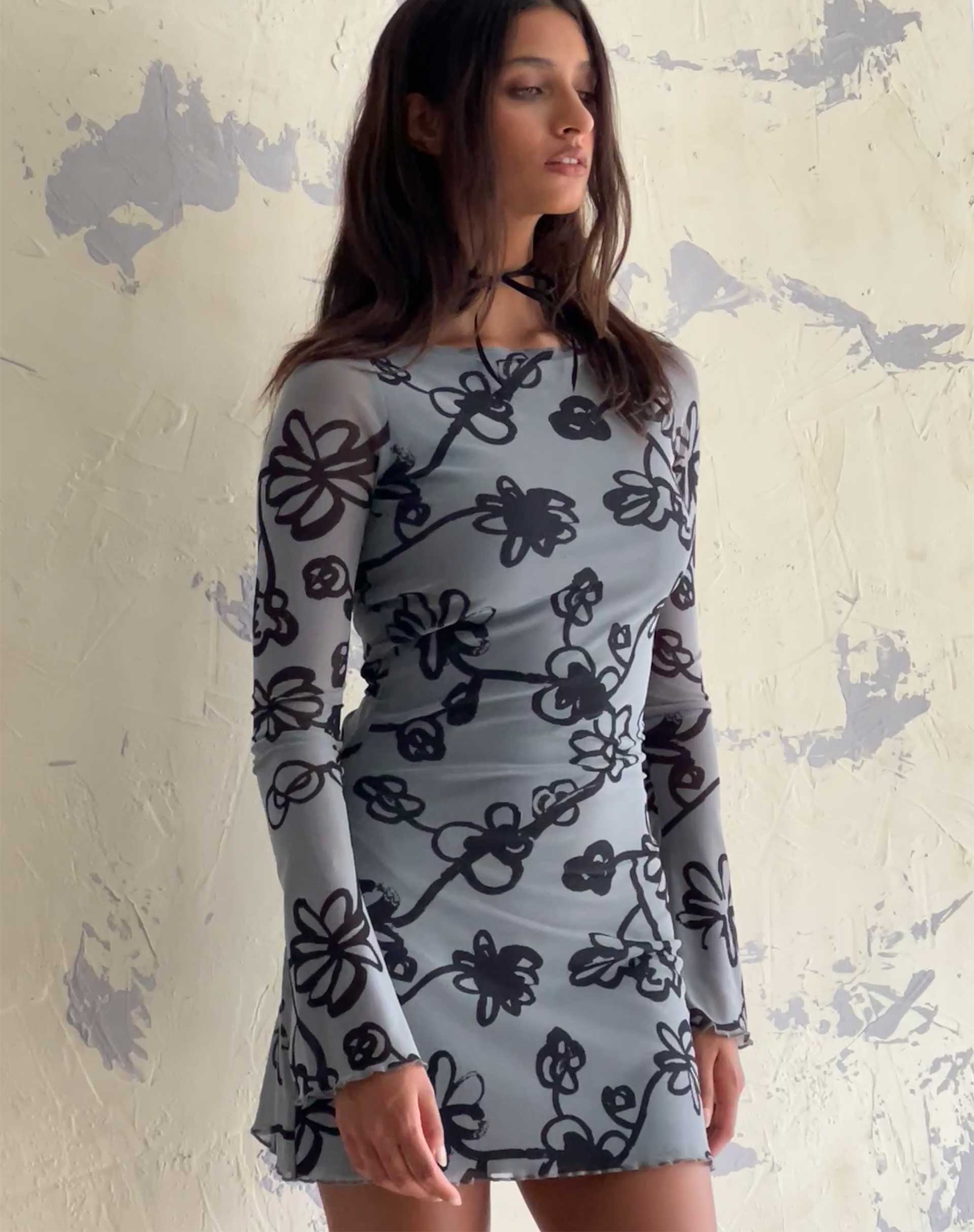 Afbeelding van Sevila Mini Dress in Mesh Doodle Flower Grijs