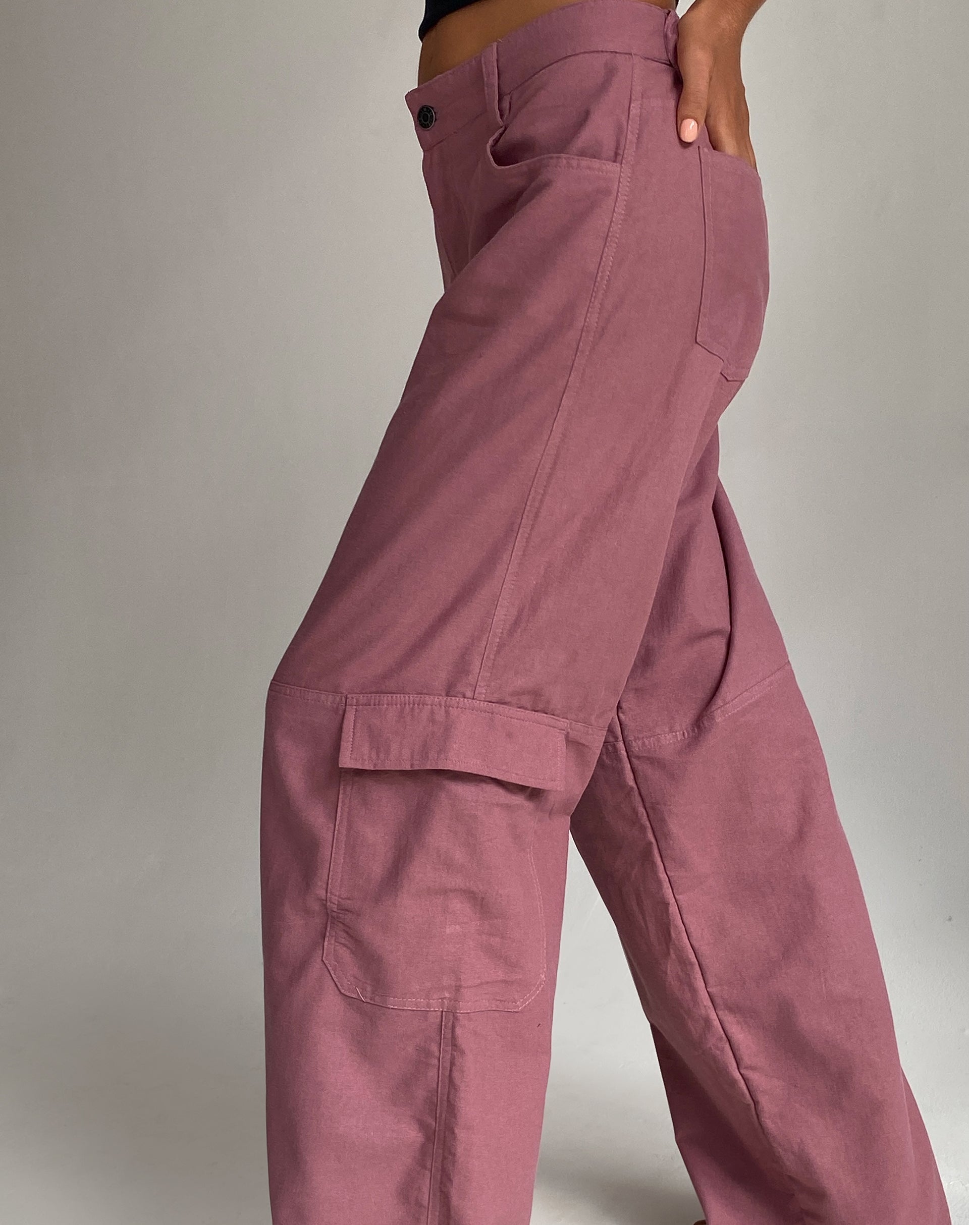 Afbeelding van Gemma Cargo broek met lage taille in Mauve Linnen