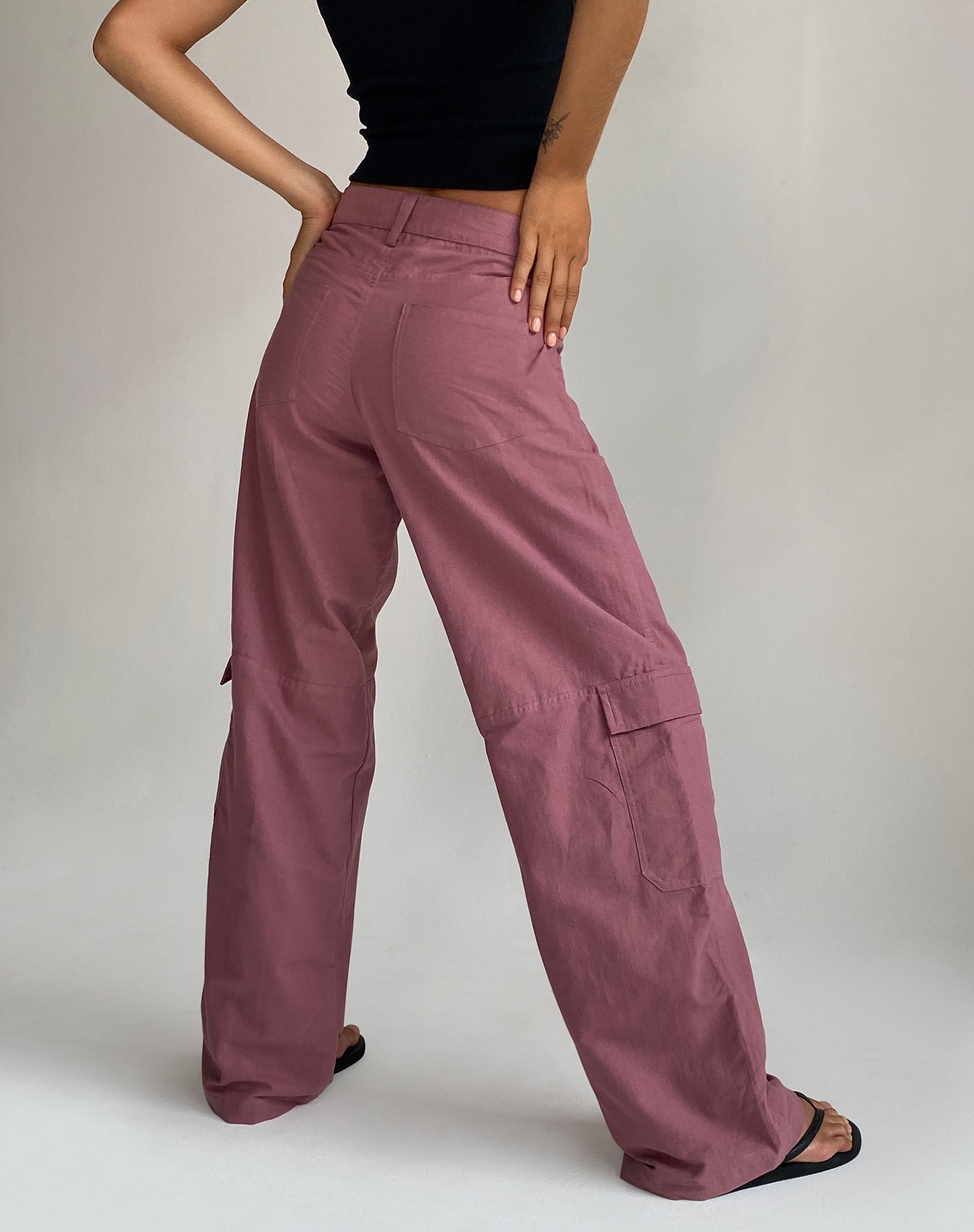 Afbeelding van Gemma Cargo broek met lage taille in Mauve Linnen