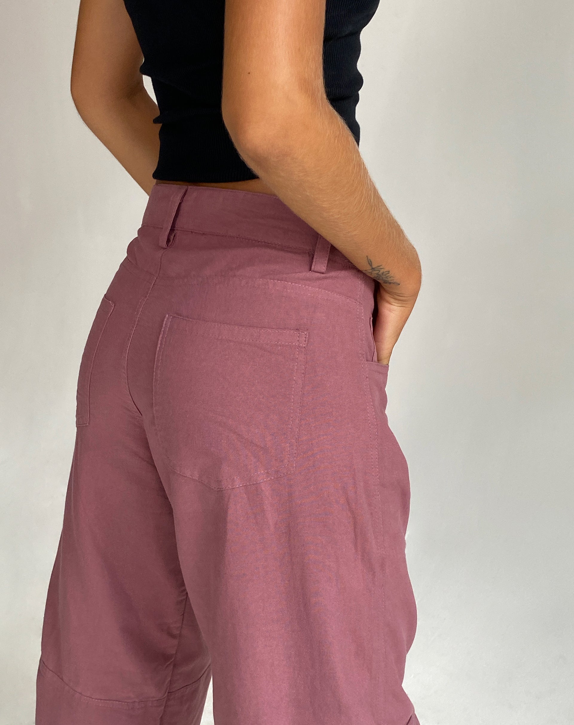 Afbeelding van Gemma Cargo broek met lage taille in Mauve Linnen