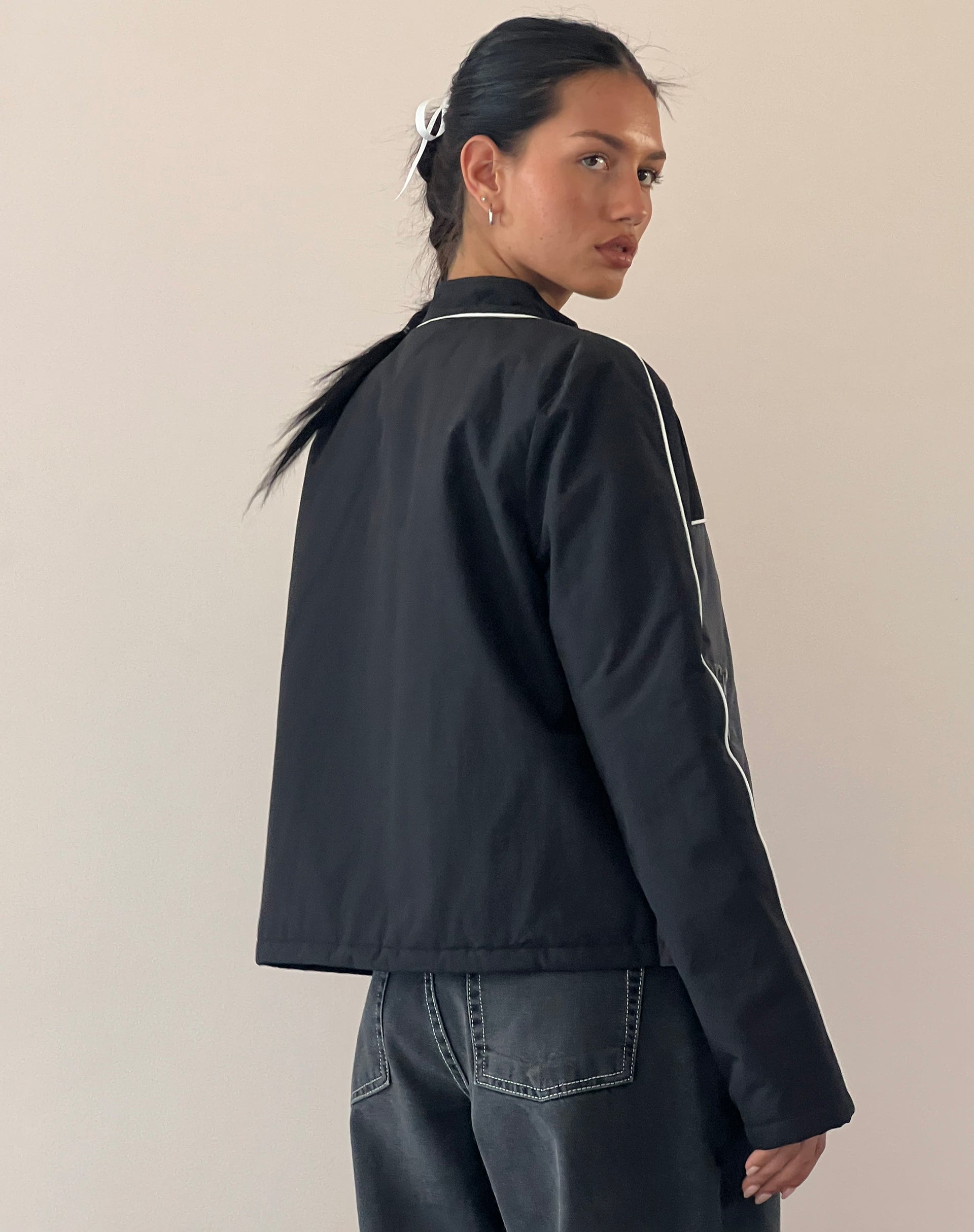 Afbeelding van Indira Jacket in zwart en donkergrijs
