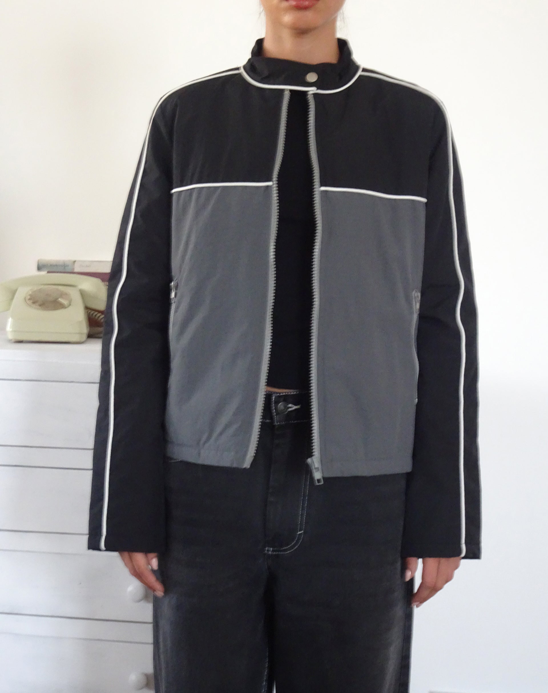 Afbeelding van Indira Jacket in zwart en donkergrijs