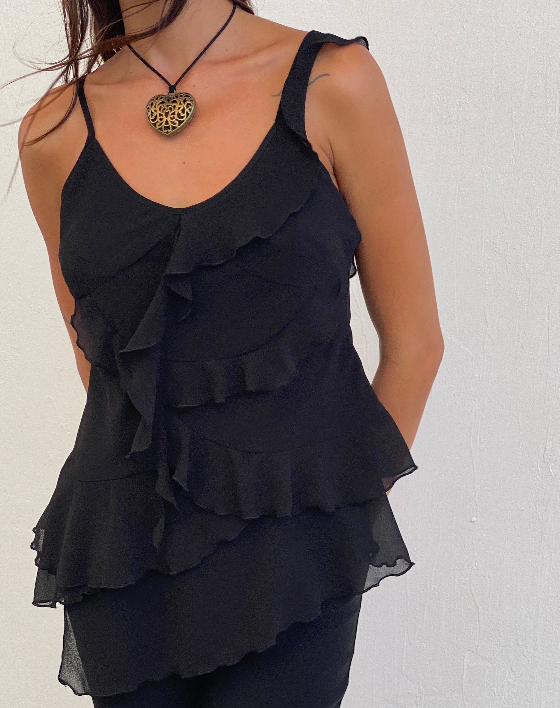 Afbeelding van Irama Asymmetrische top met ruches in zwart