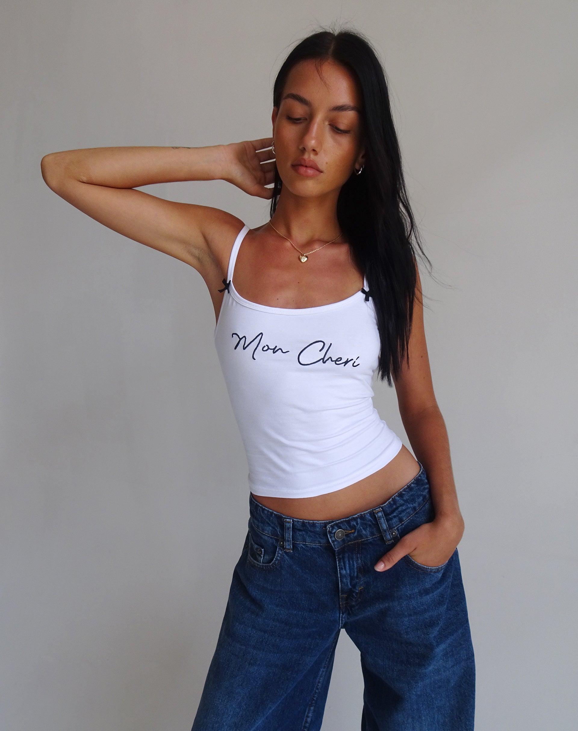 Afbeelding van Isa Vest Top in Wit met Mon Cheri borduursel